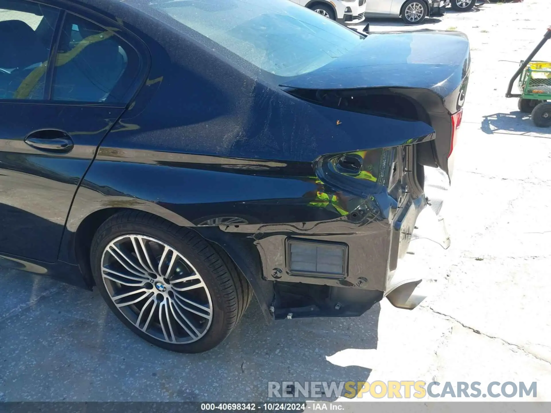 18 Photograph of a damaged car WBAJS1C08LCD17978 BMW 540I 2020