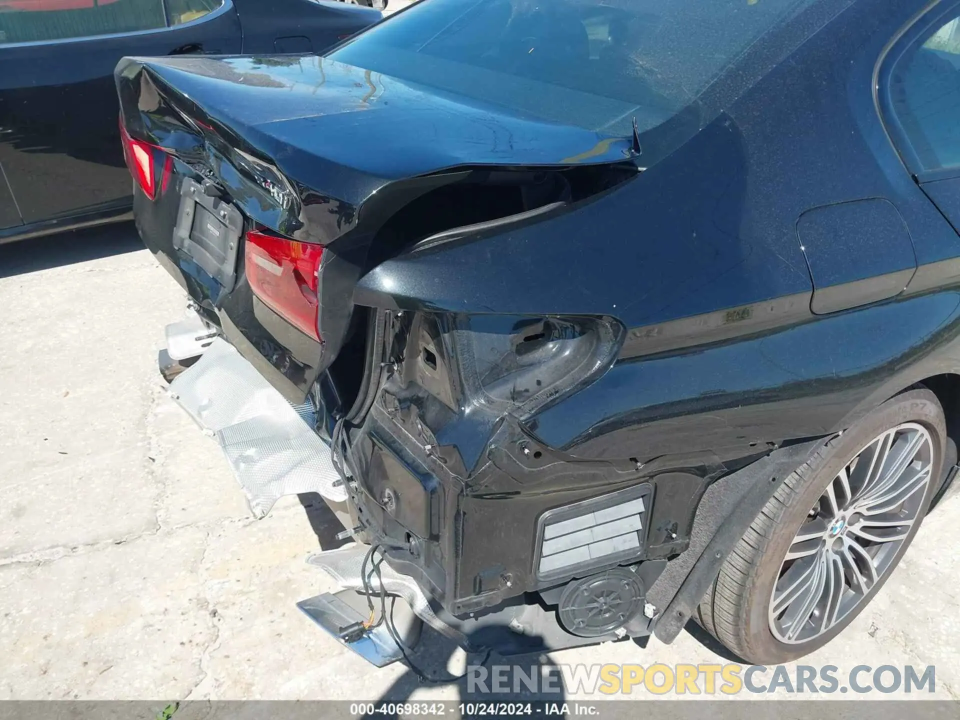 19 Photograph of a damaged car WBAJS1C08LCD17978 BMW 540I 2020