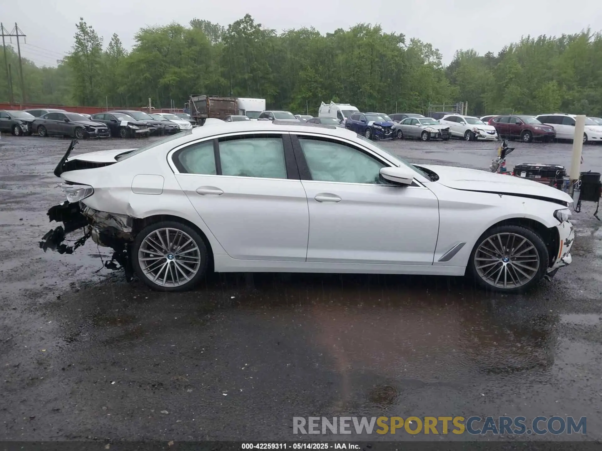 13 Photograph of a damaged car WBAJS3C00LWW68634 BMW 540I 2020