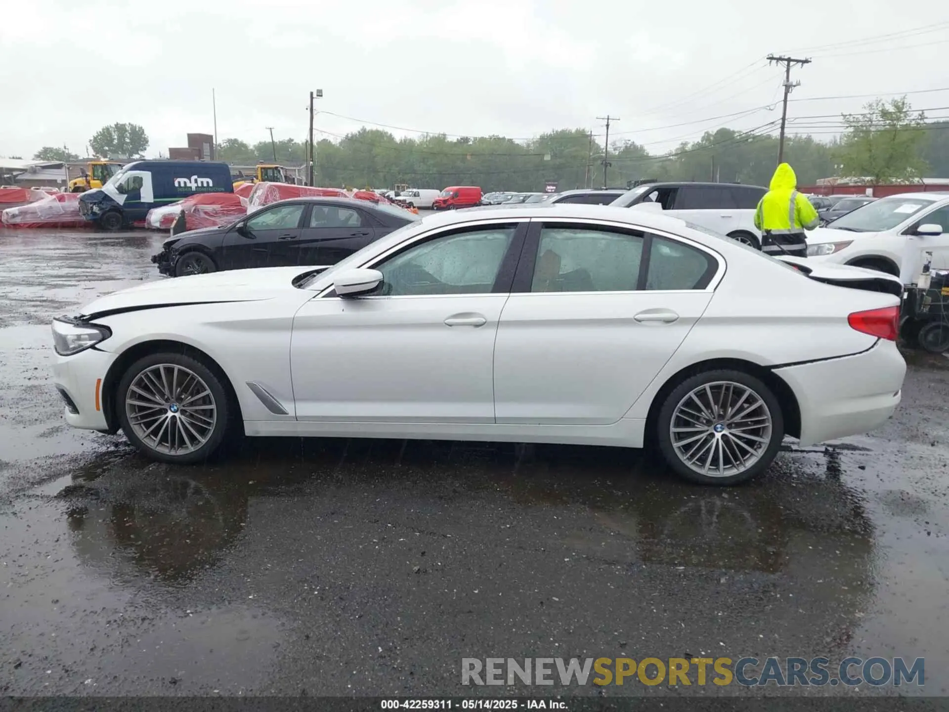 14 Photograph of a damaged car WBAJS3C00LWW68634 BMW 540I 2020