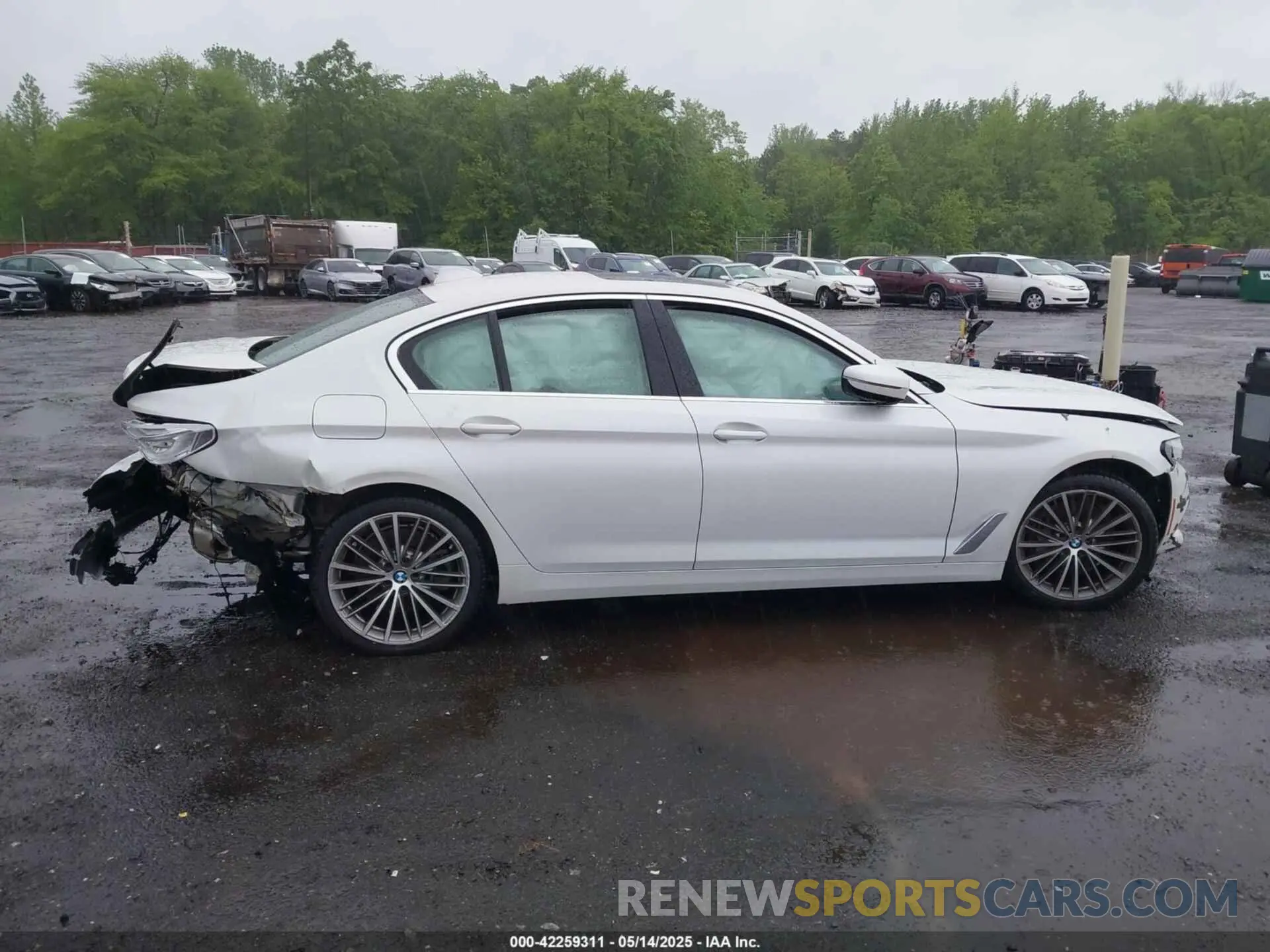 17 Photograph of a damaged car WBAJS3C00LWW68634 BMW 540I 2020