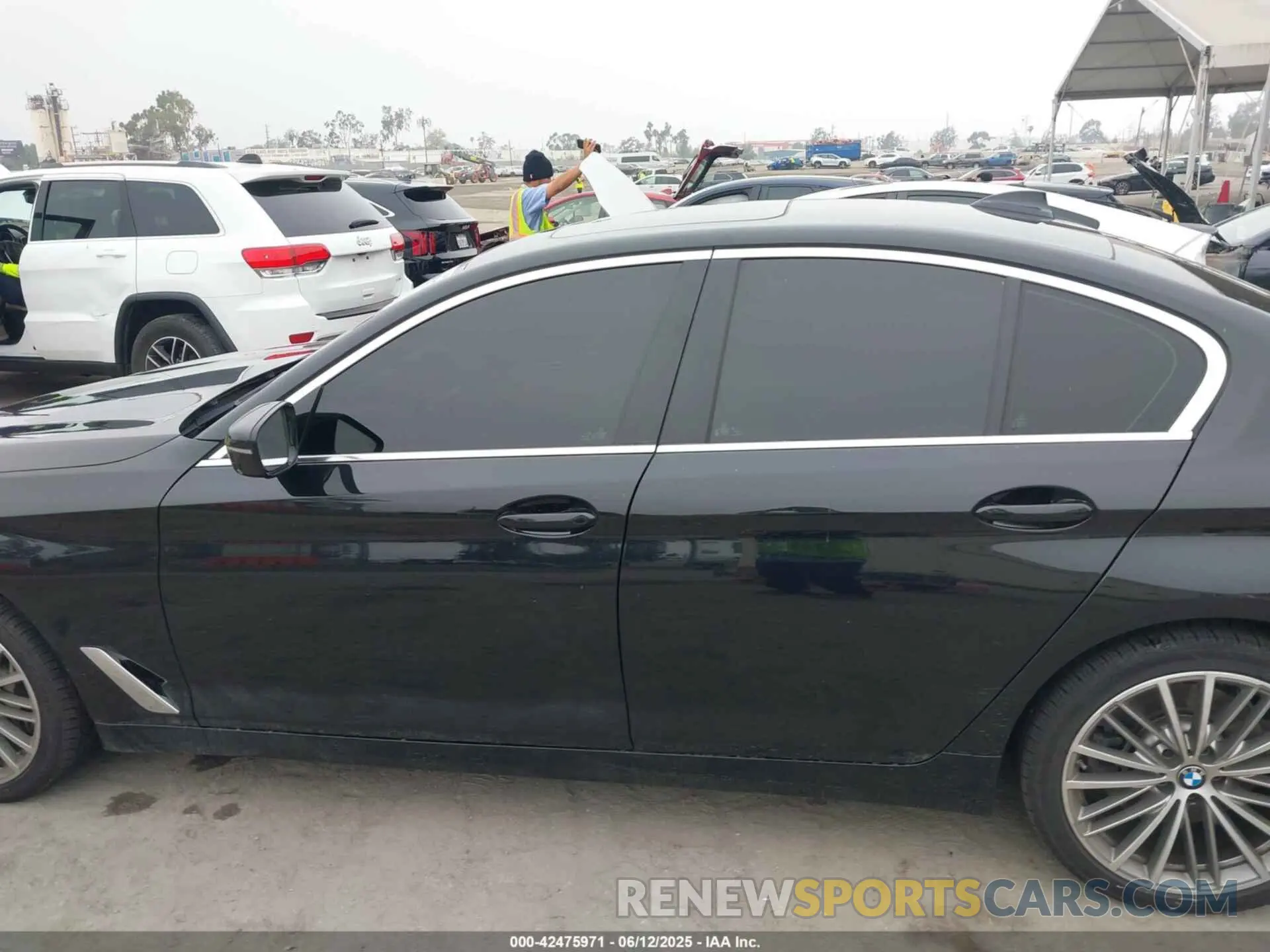 15 Photograph of a damaged car WBAJS3C07LWW67447 BMW 540I 2020