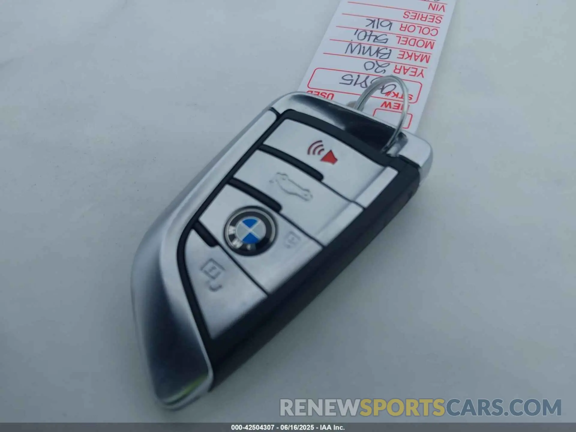 11 Photograph of a damaged car WBAJS3C09LCD33702 BMW 540I 2020