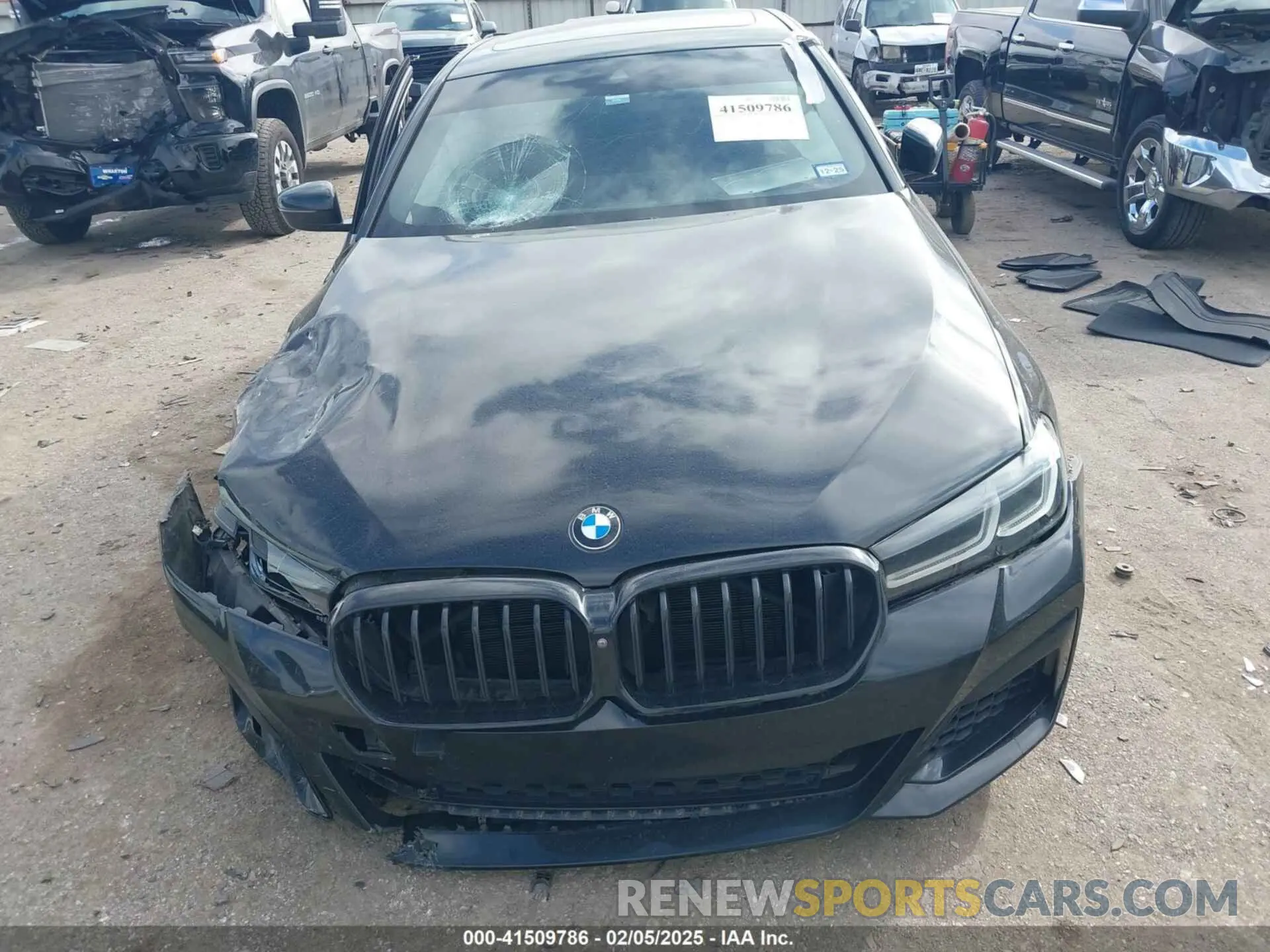 11 Photograph of a damaged car WBA53BJ01MWW91692 BMW 540I 2021