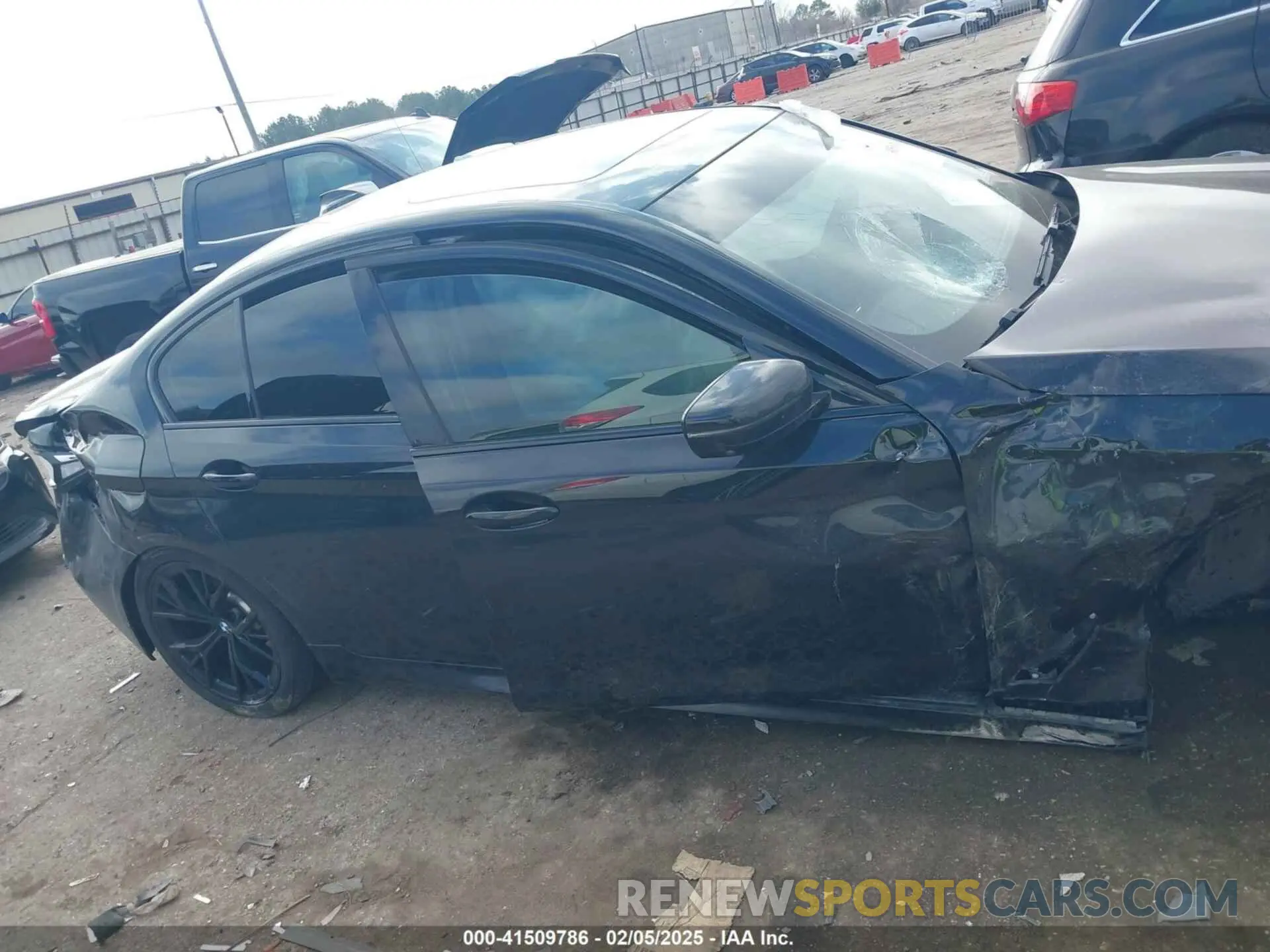 12 Photograph of a damaged car WBA53BJ01MWW91692 BMW 540I 2021