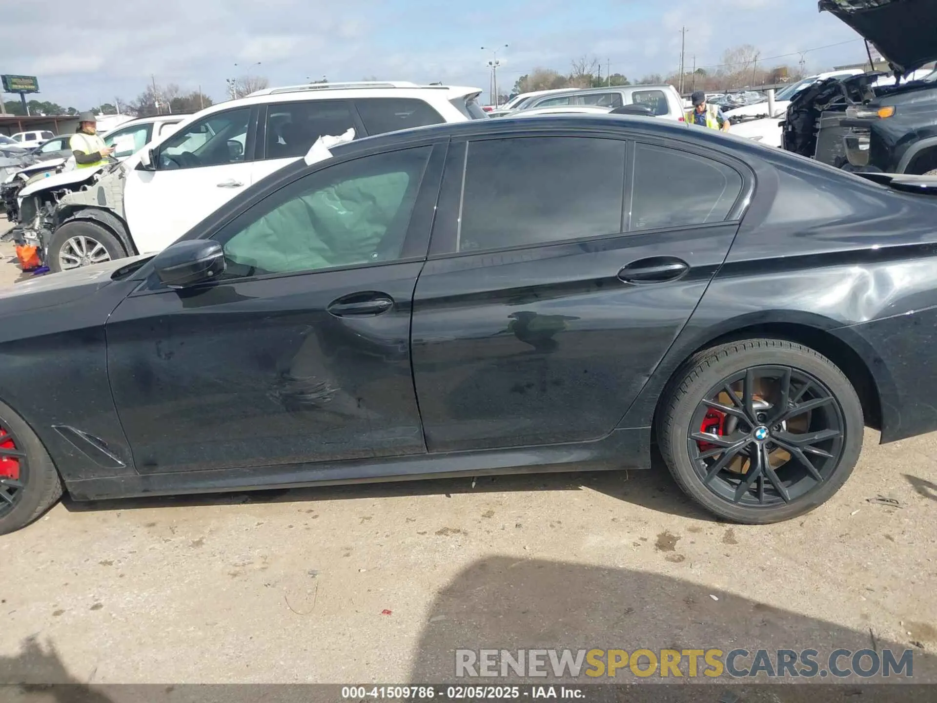 13 Photograph of a damaged car WBA53BJ01MWW91692 BMW 540I 2021