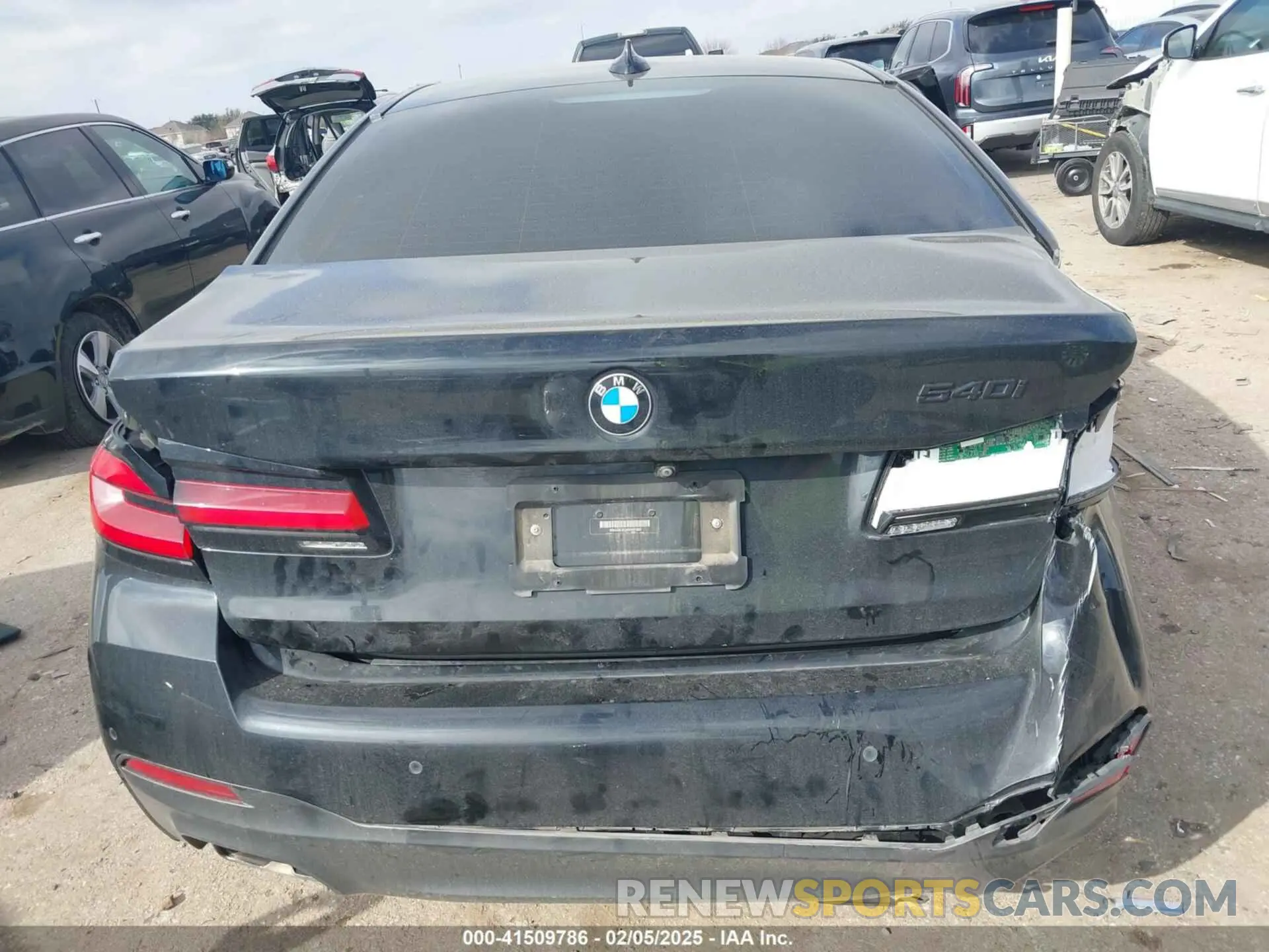15 Photograph of a damaged car WBA53BJ01MWW91692 BMW 540I 2021