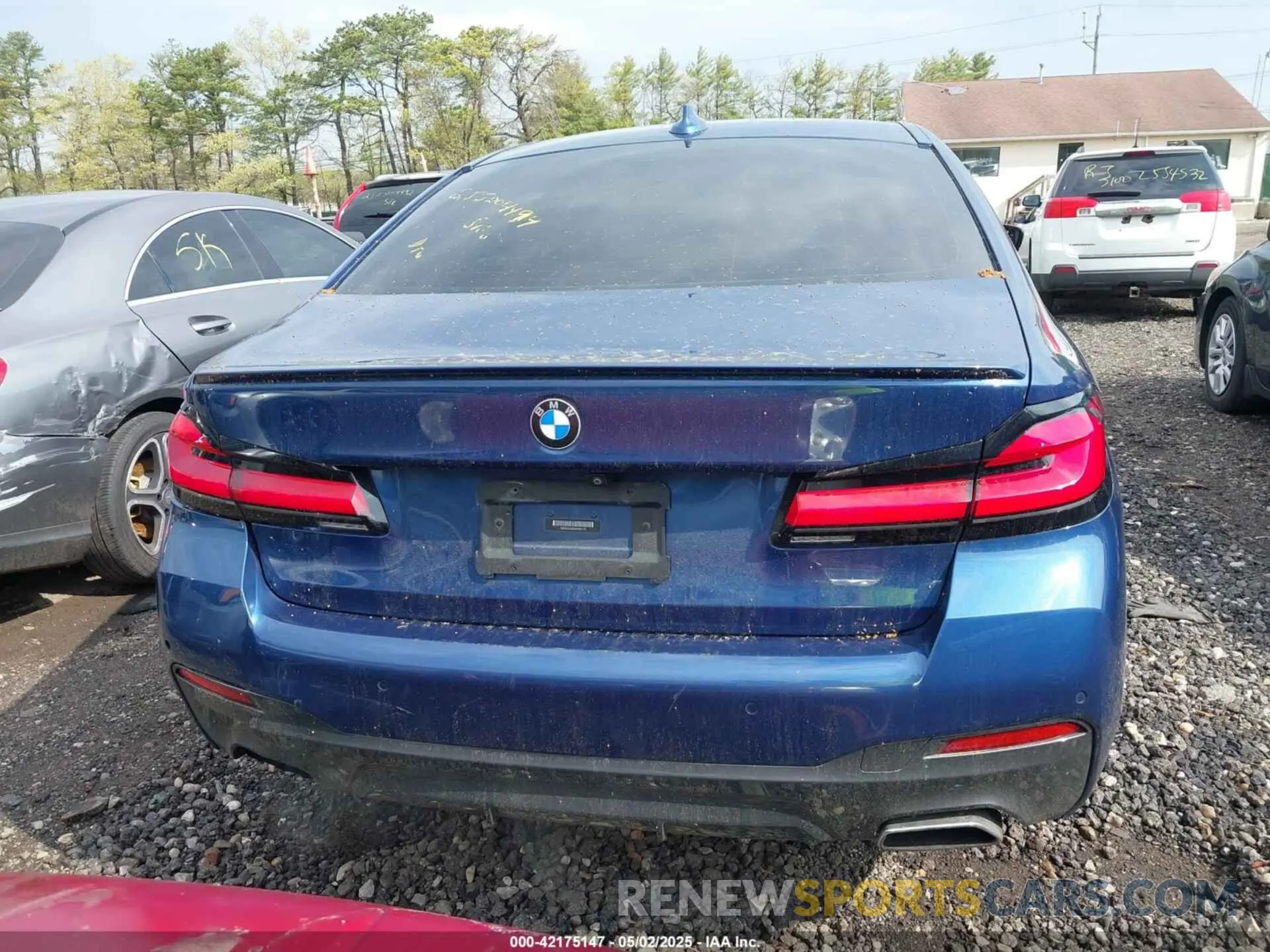 16 Photograph of a damaged car WBA53BJ03MWW95176 BMW 540I 2021