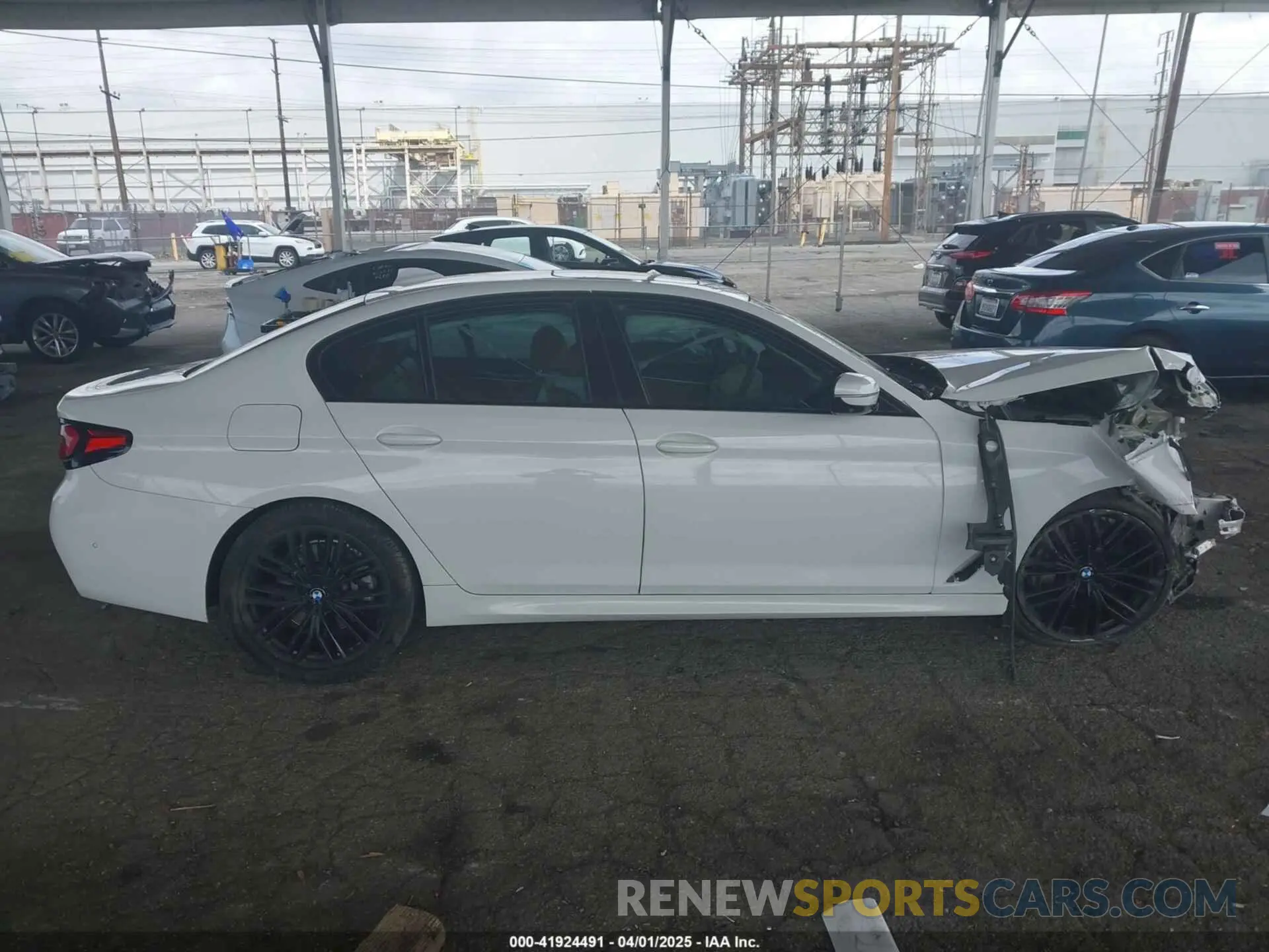 12 Photograph of a damaged car WBA53BJ08MWW94444 BMW 540I 2021