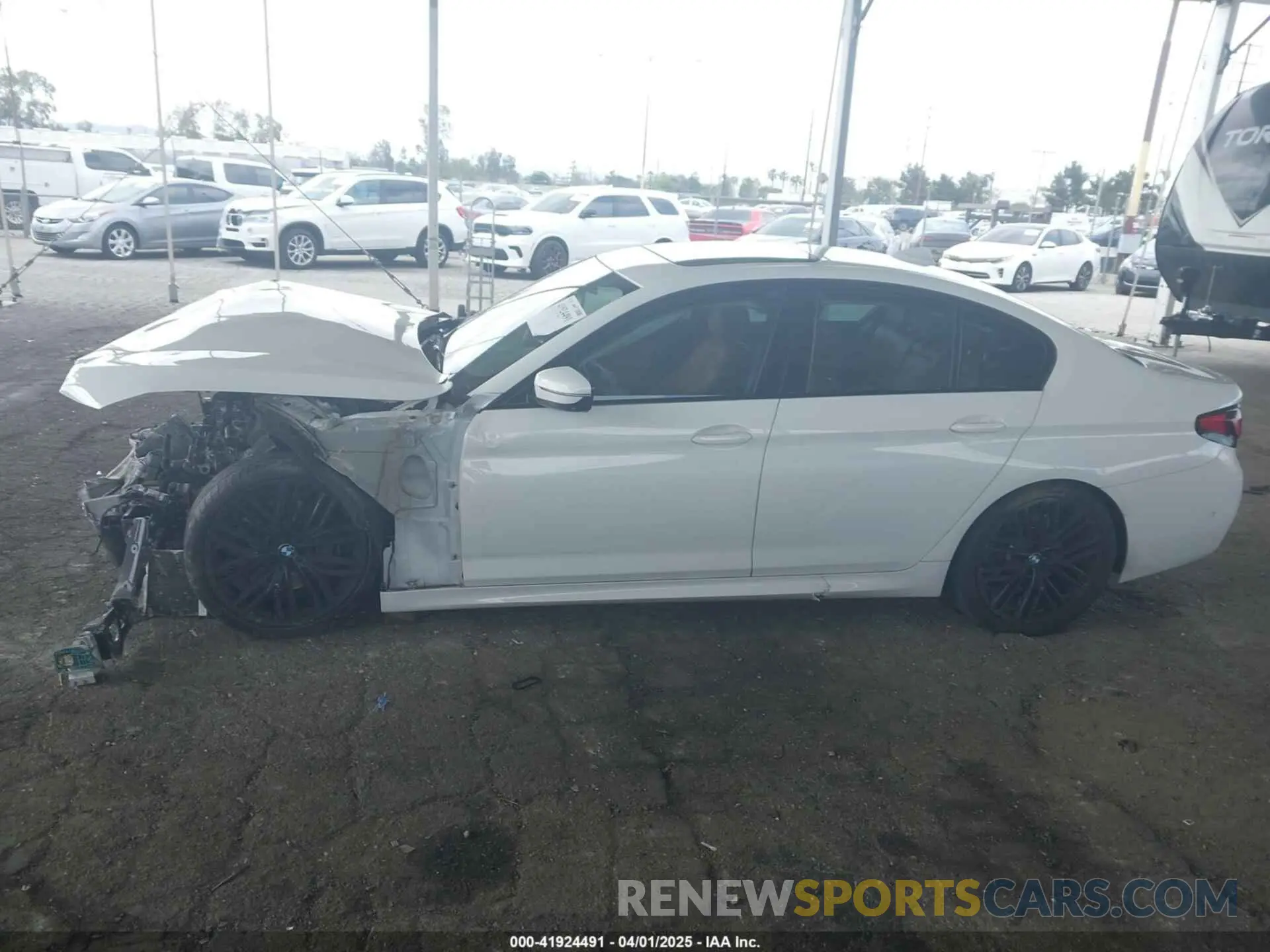 13 Photograph of a damaged car WBA53BJ08MWW94444 BMW 540I 2021