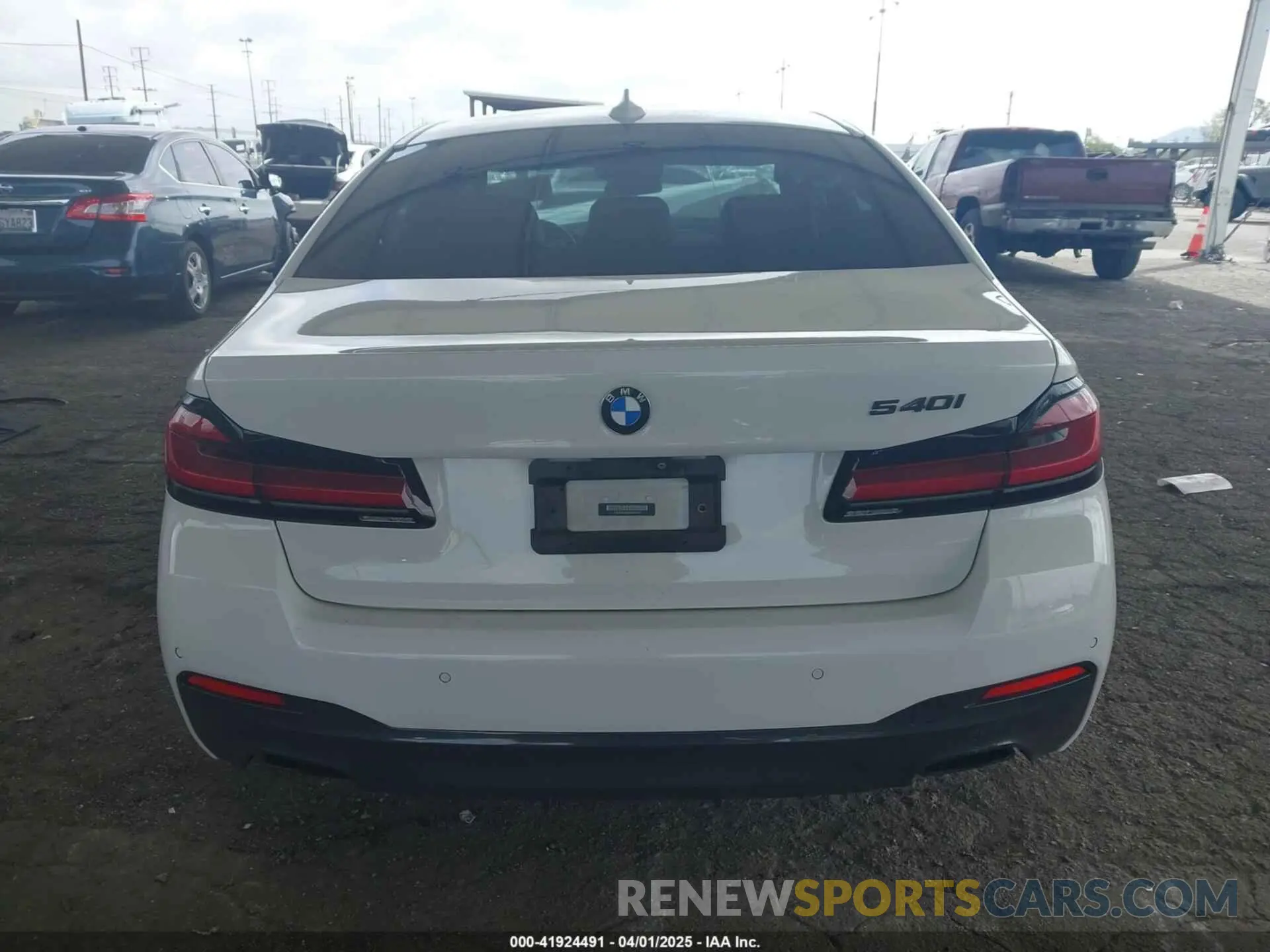 15 Photograph of a damaged car WBA53BJ08MWW94444 BMW 540I 2021