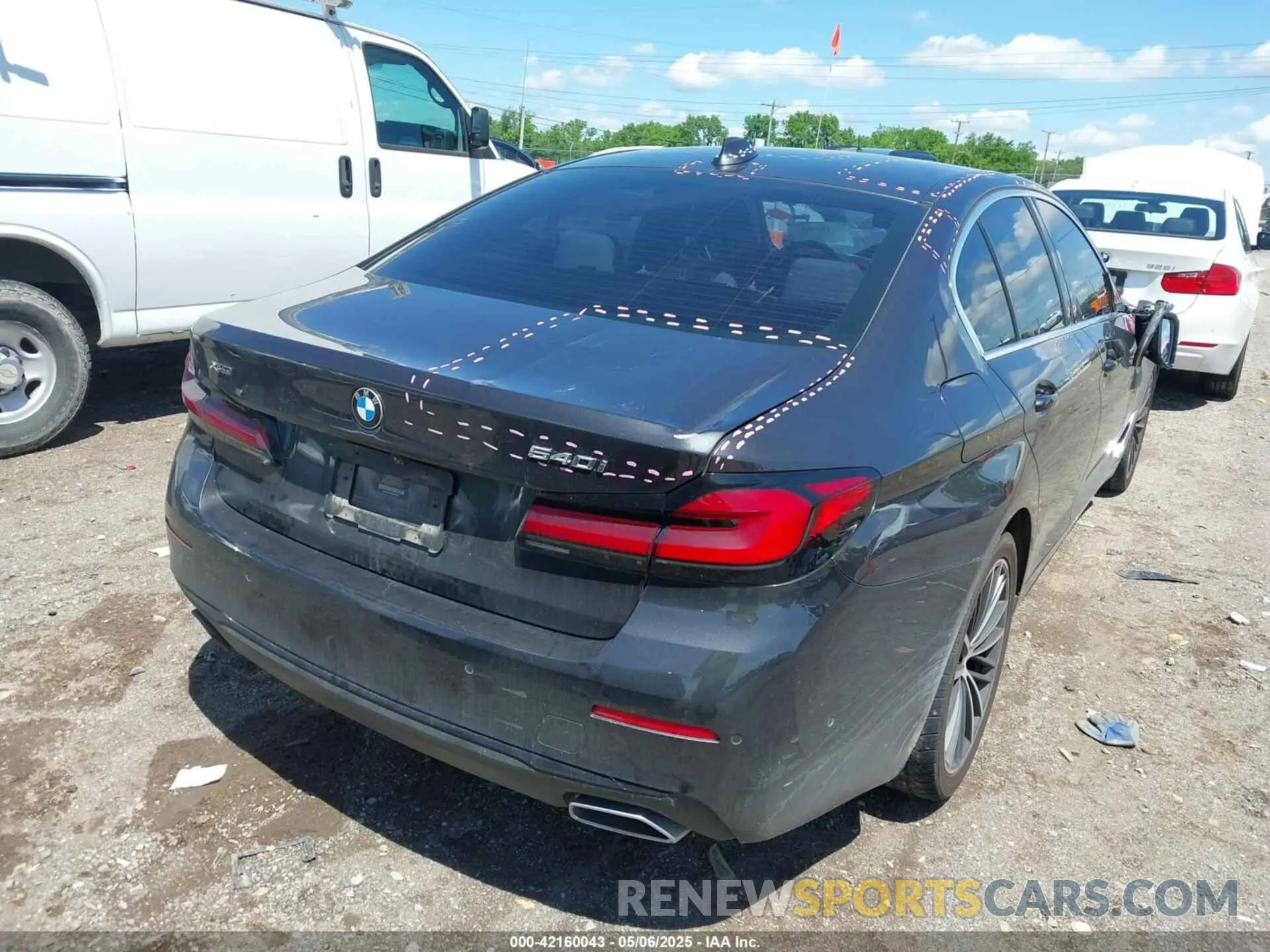 4 Photograph of a damaged car WBA73BJ02MWW93833 BMW 540I 2021