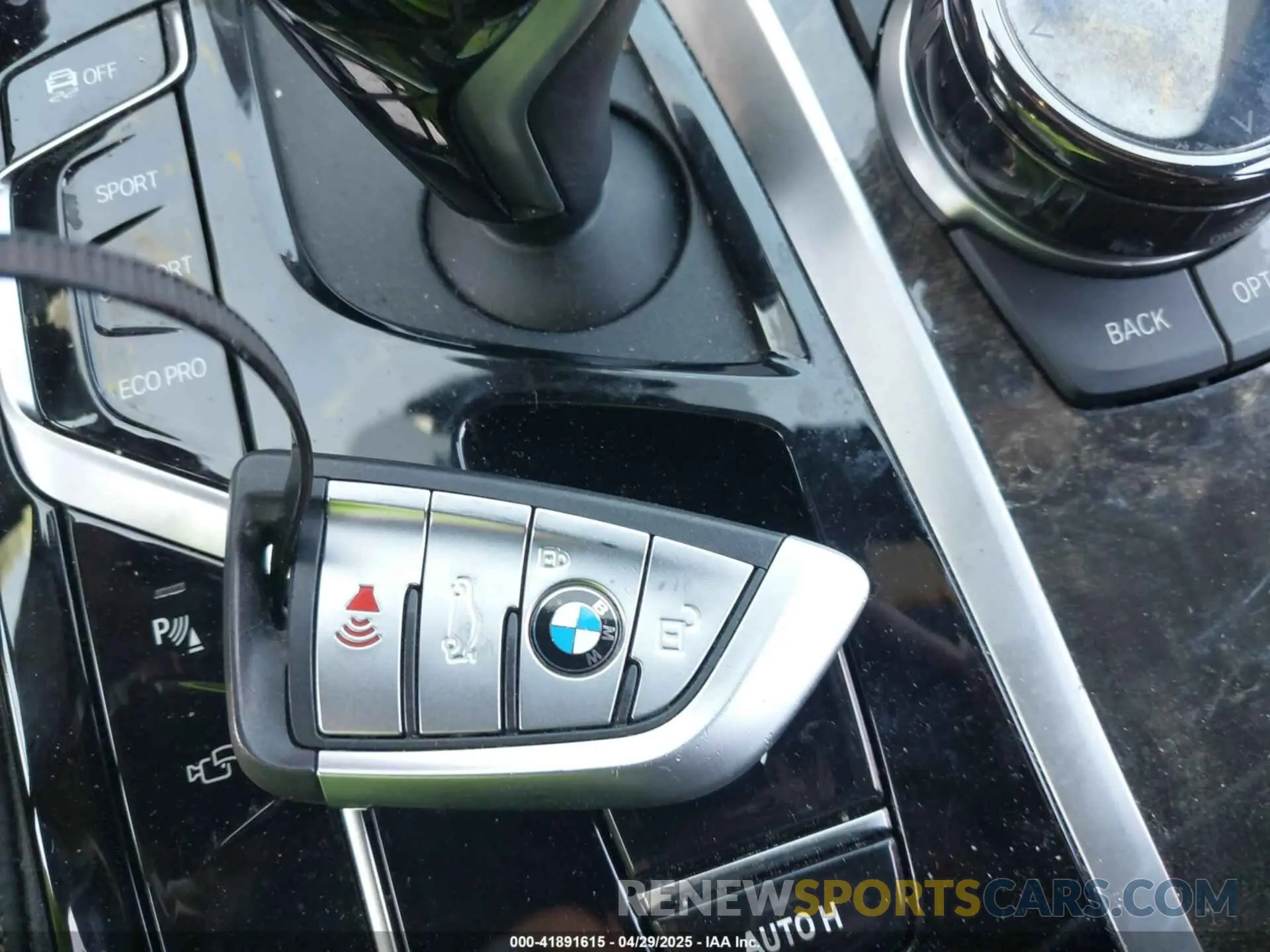 11 Photograph of a damaged car WBA73BJ03MWX30307 BMW 540I 2021