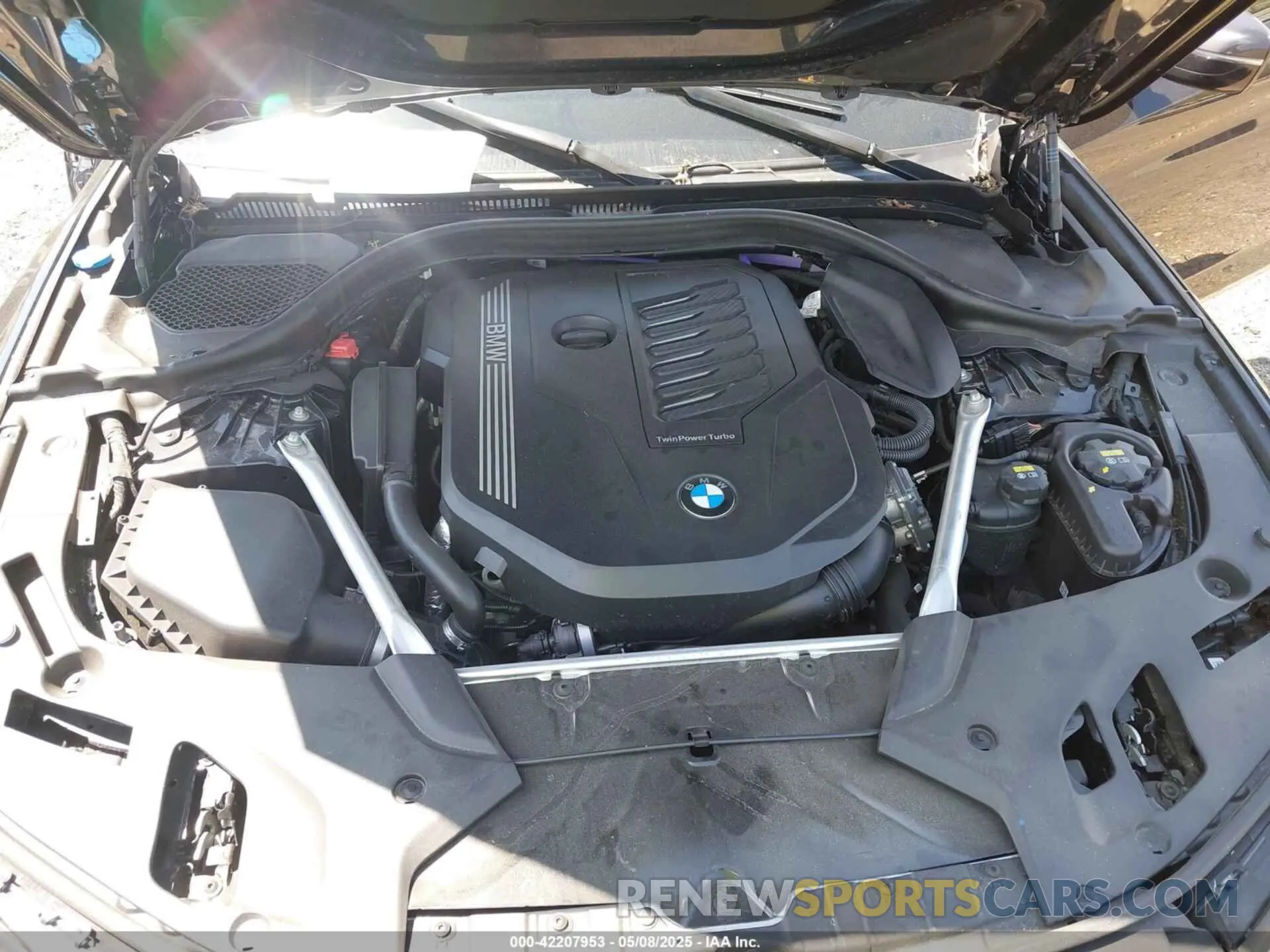 10 Photograph of a damaged car WBA73BJ04MWX34365 BMW 540I 2021