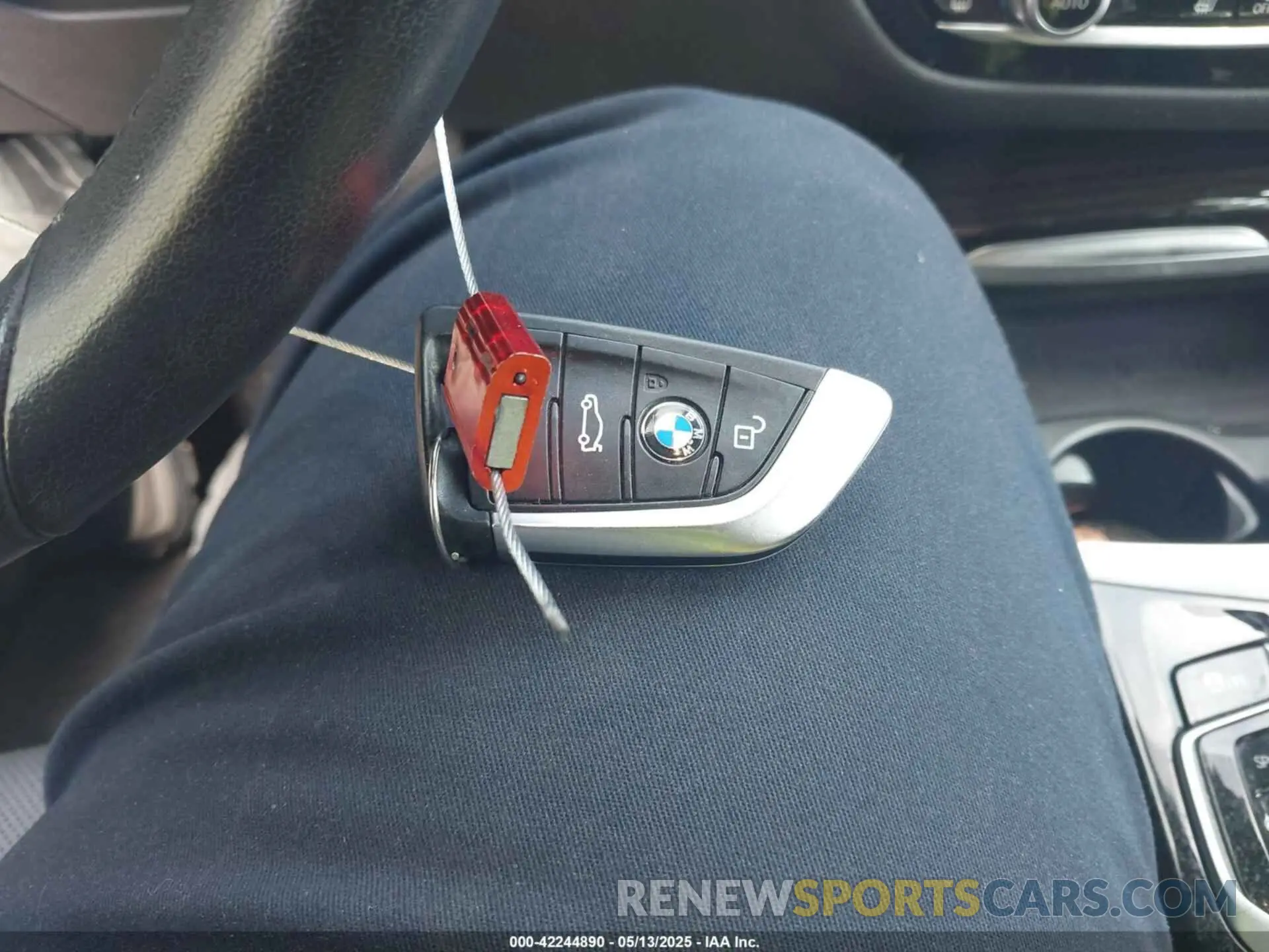 11 Photograph of a damaged car WBA73BJ06MWW98274 BMW 540I 2021