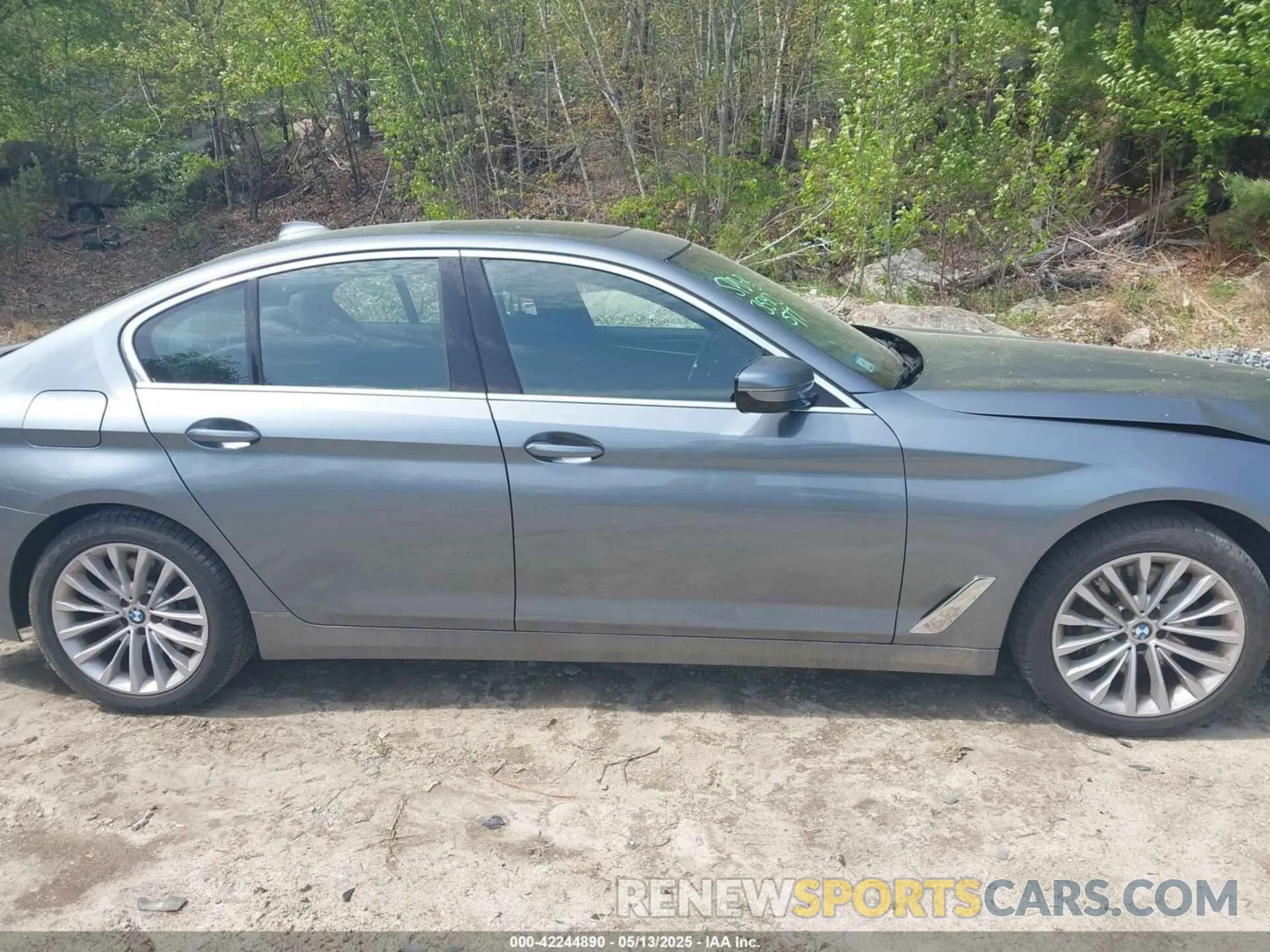 13 Photograph of a damaged car WBA73BJ06MWW98274 BMW 540I 2021