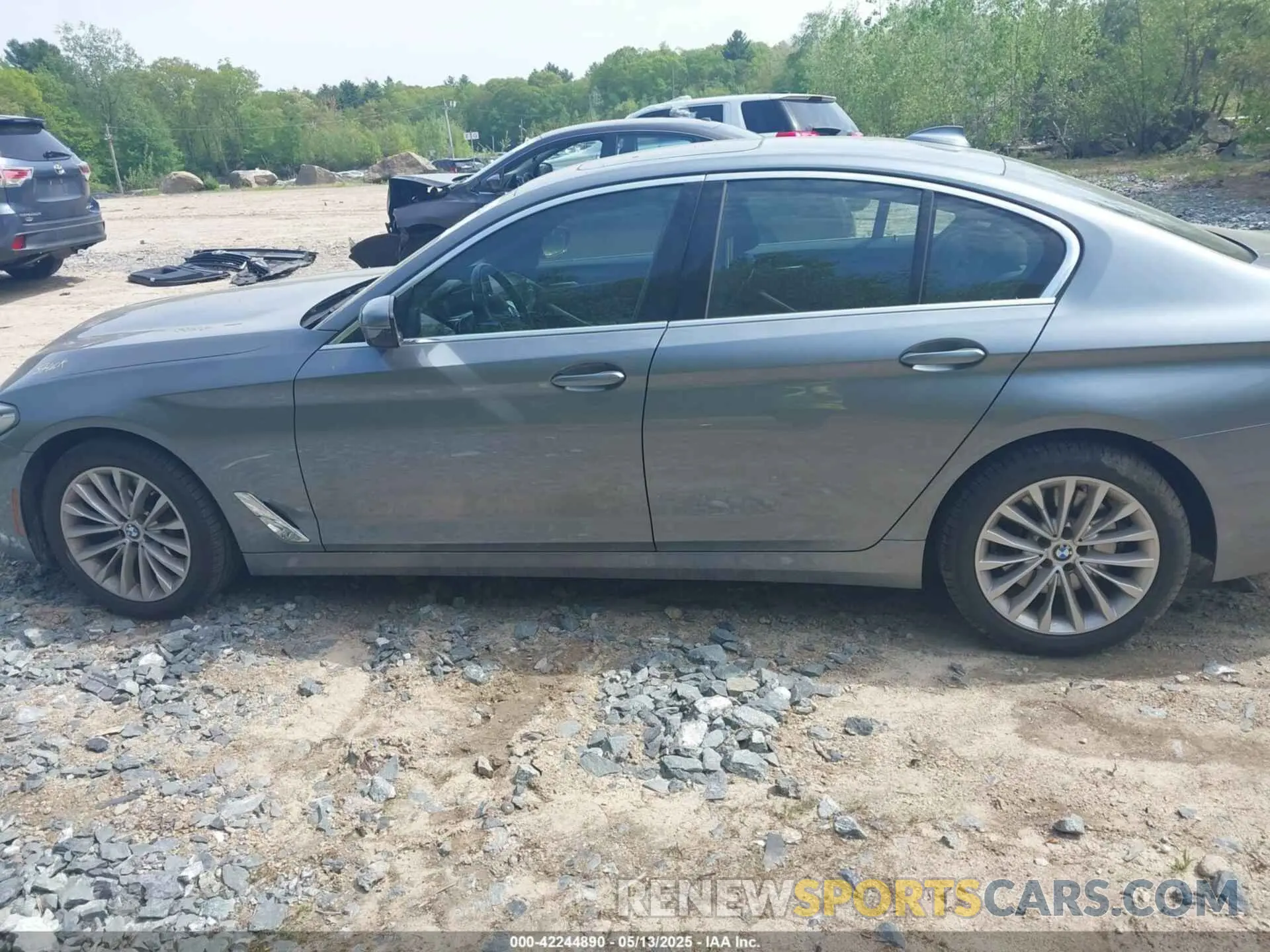 14 Photograph of a damaged car WBA73BJ06MWW98274 BMW 540I 2021