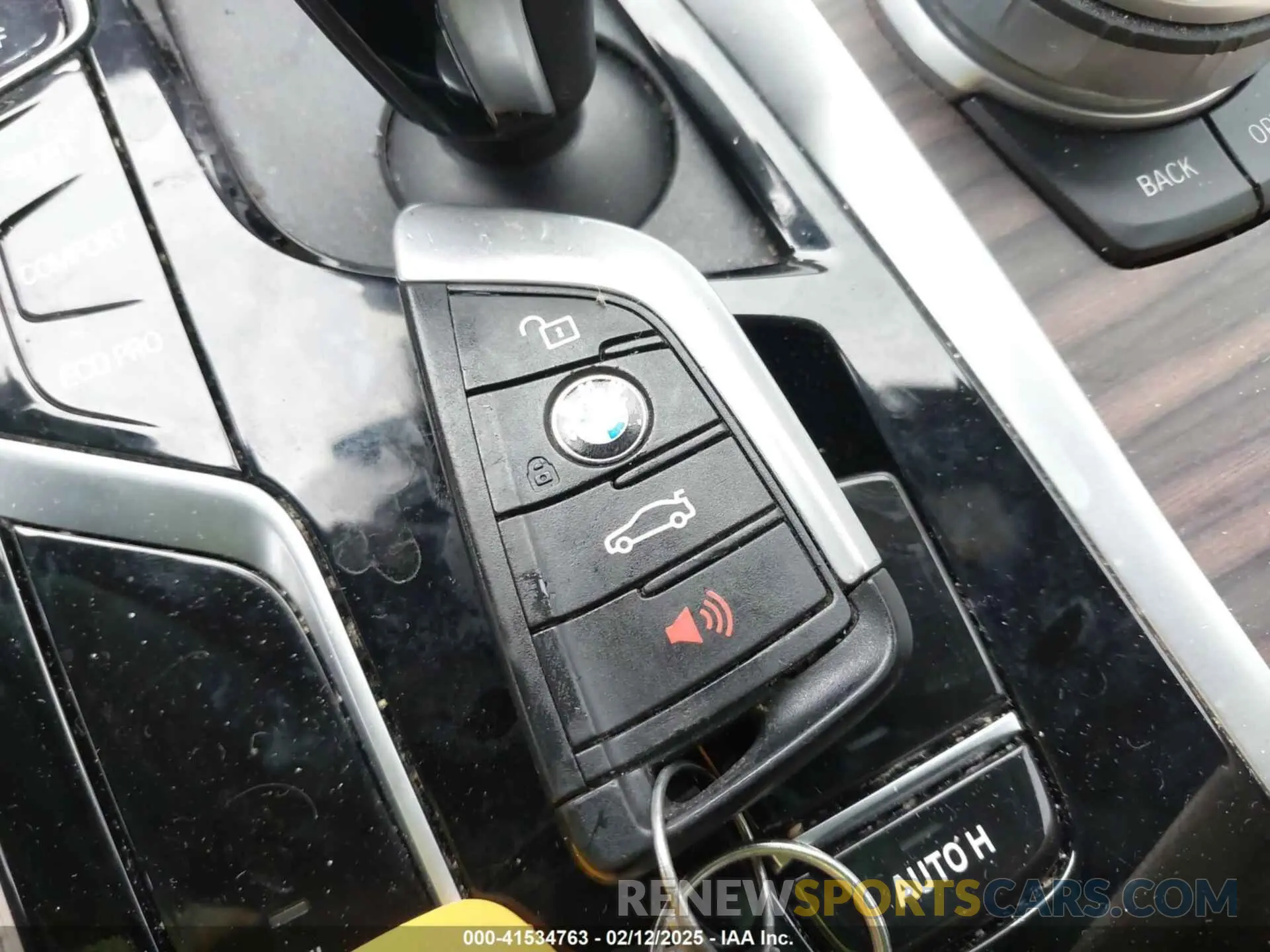 11 Photograph of a damaged car WBA73BJ06MWX35226 BMW 540I 2021