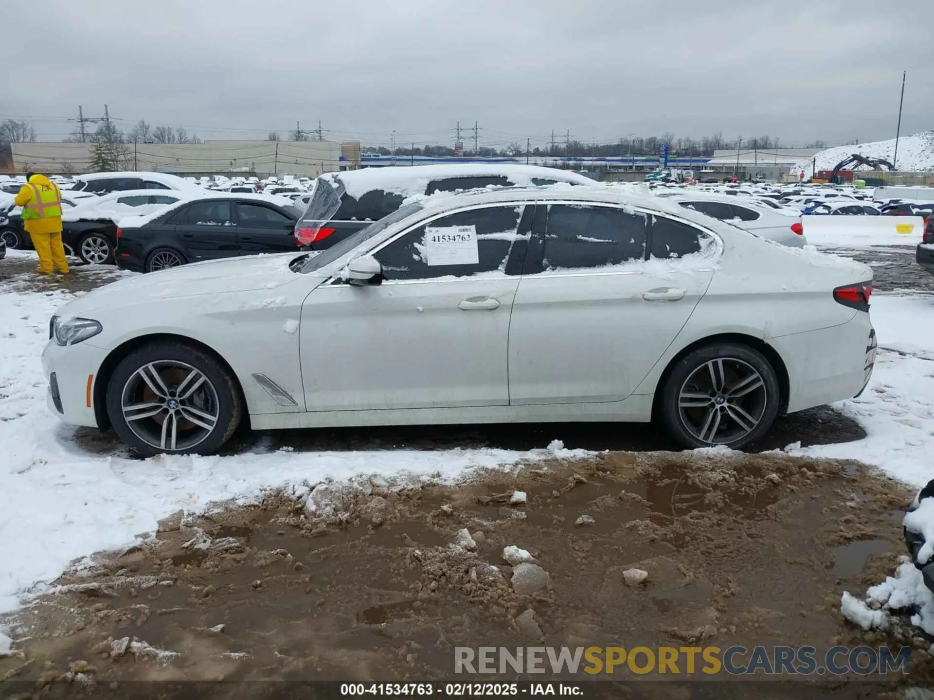 14 Photograph of a damaged car WBA73BJ06MWX35226 BMW 540I 2021
