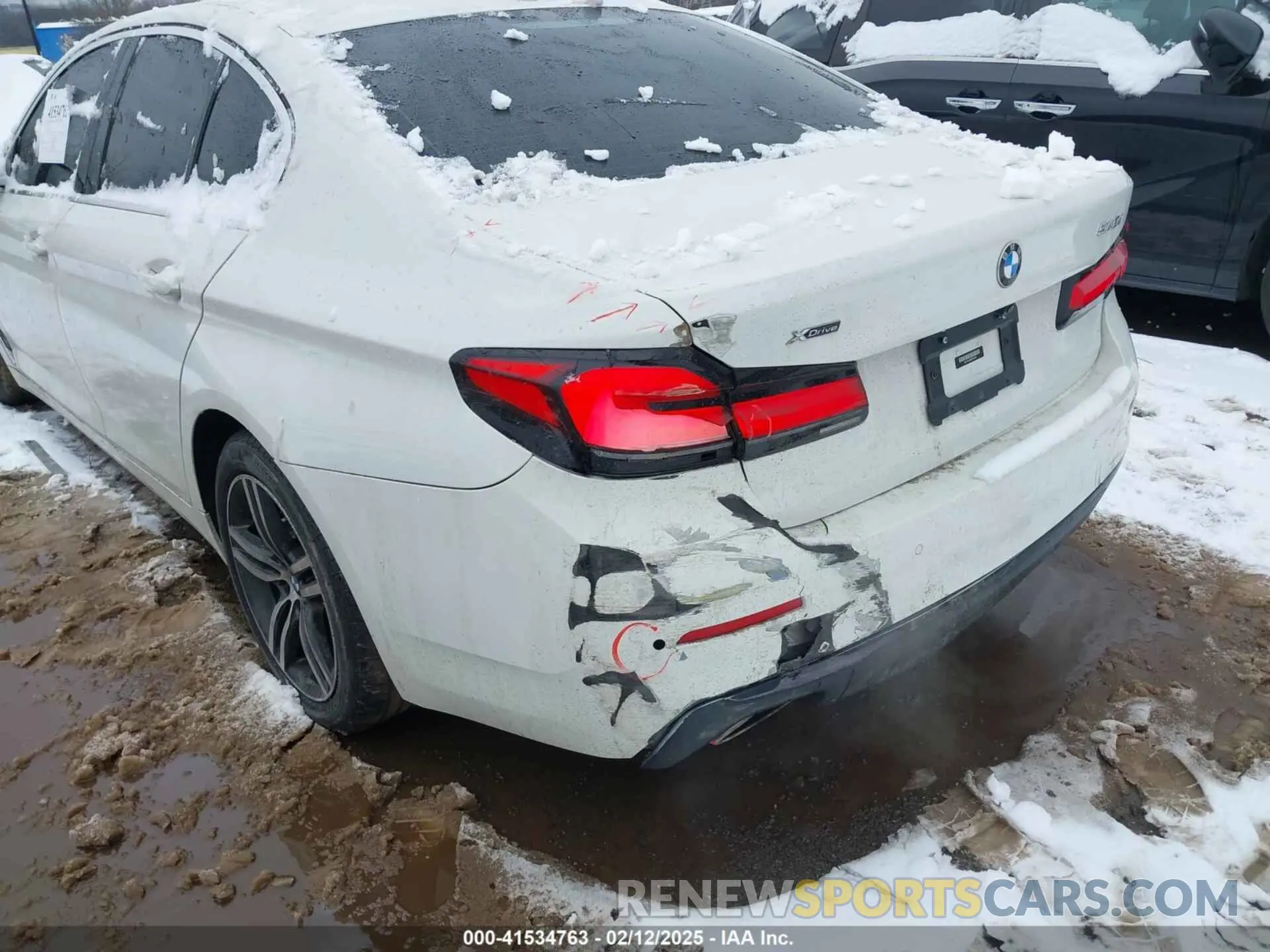 19 Photograph of a damaged car WBA73BJ06MWX35226 BMW 540I 2021