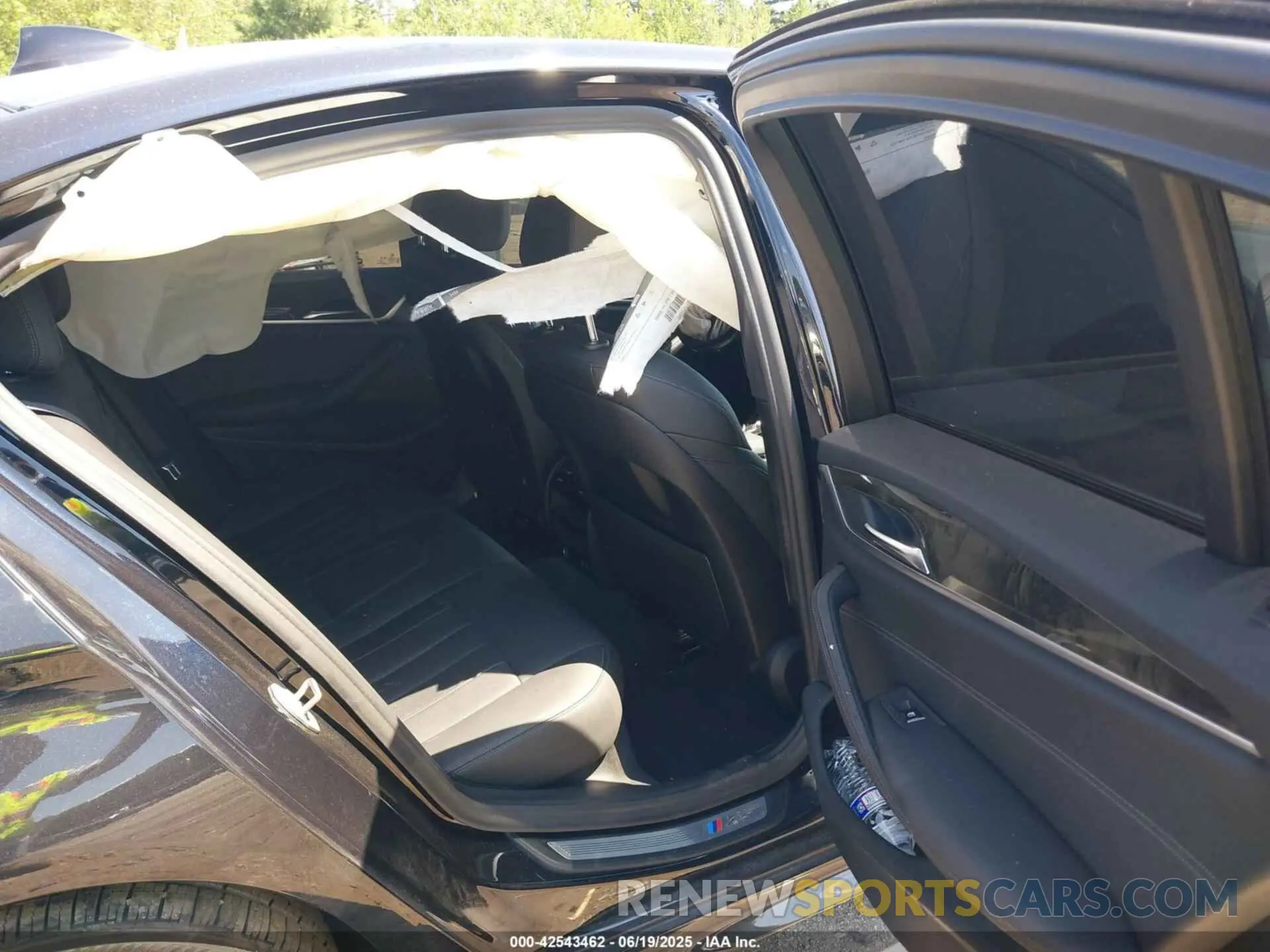 8 Photograph of a damaged car WBA73BJ0XMWX05467 BMW 540I 2021