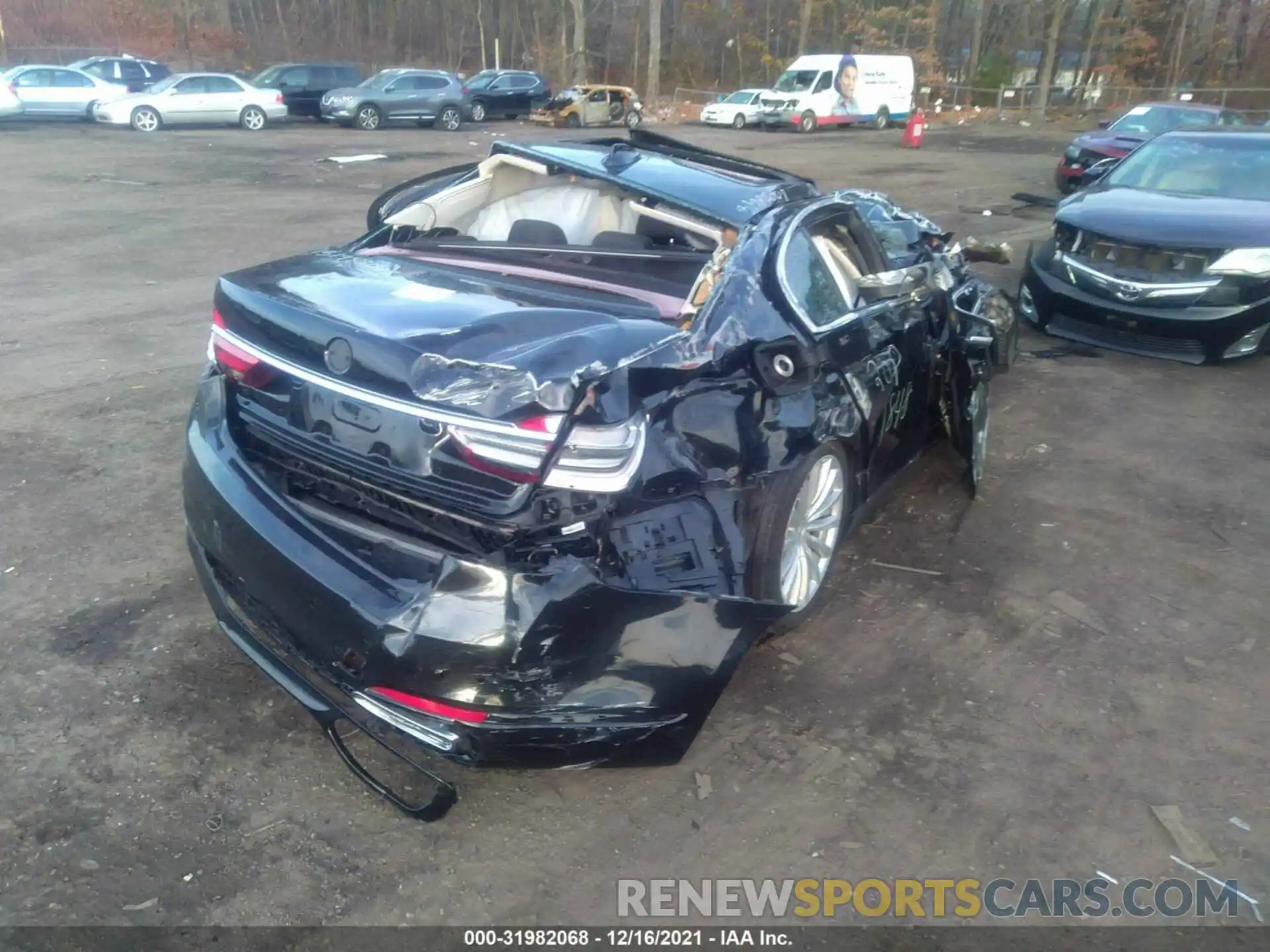 4 Photograph of a damaged car WBA7E2C57KB454656 BMW 7 SERIES 2019