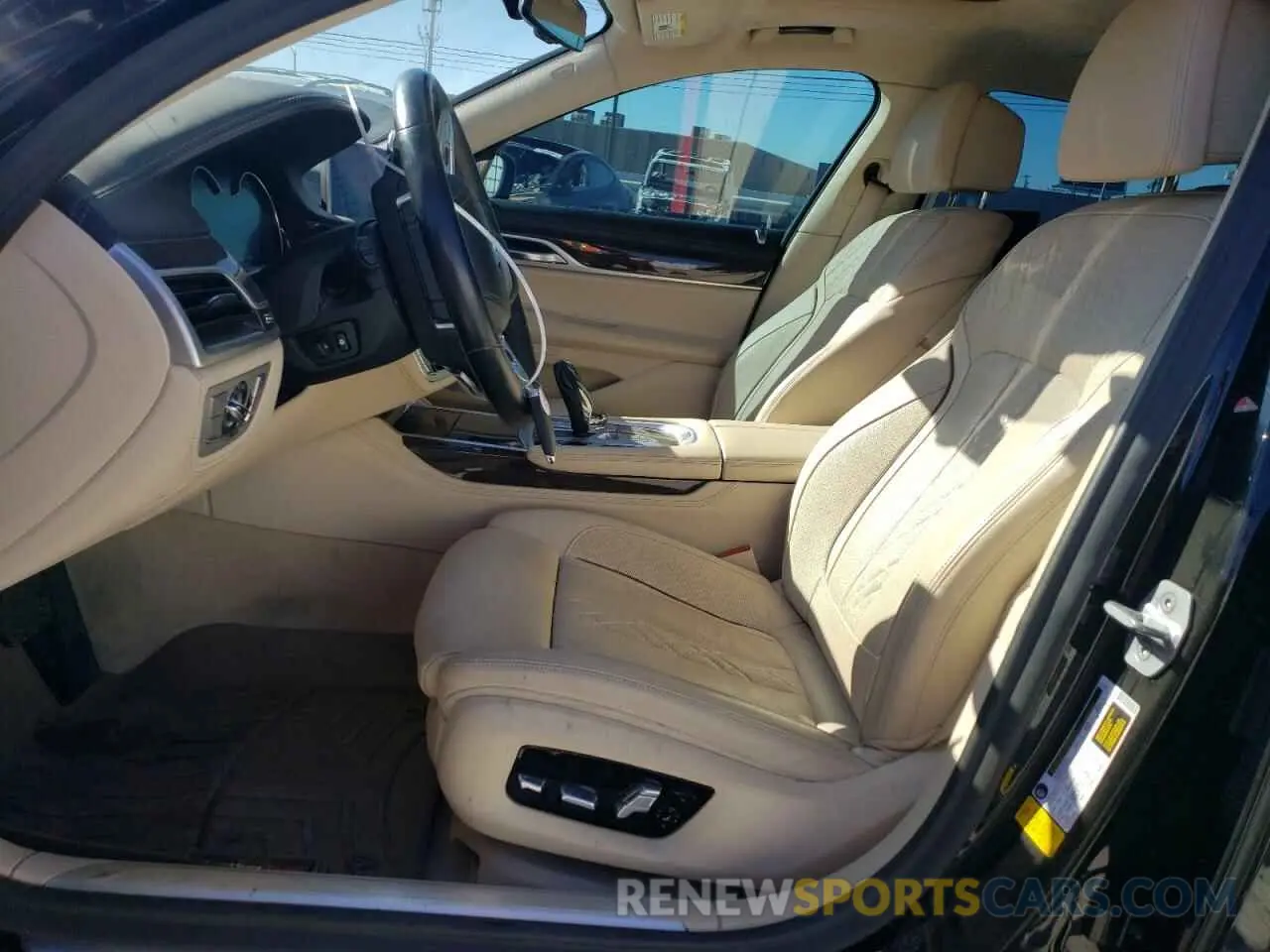 7 Photograph of a damaged car WBA7F0C52KGM25988 BMW 7 SERIES 2019