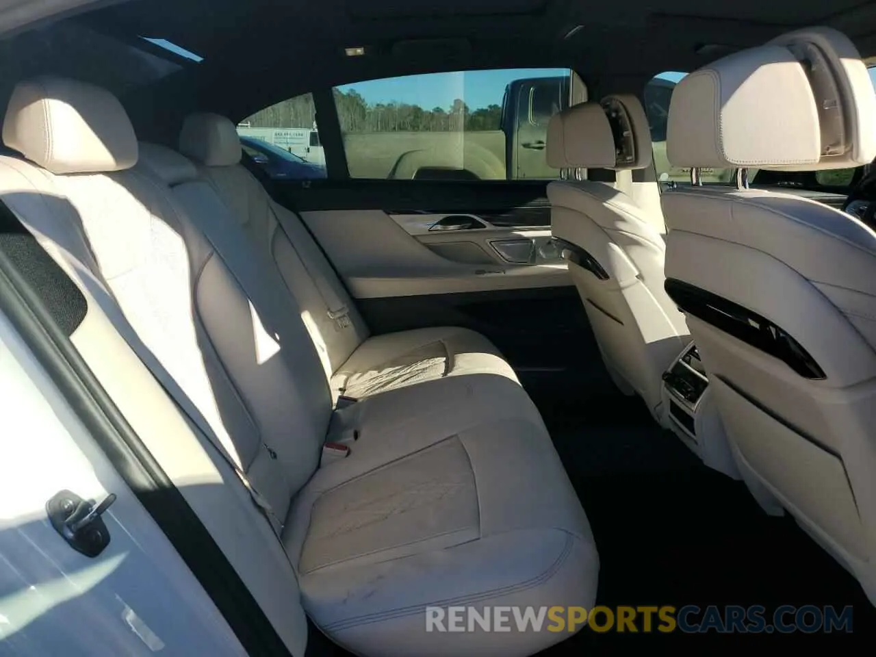 10 Photograph of a damaged car WBA7F0C5XKGM25897 BMW 7 SERIES 2019