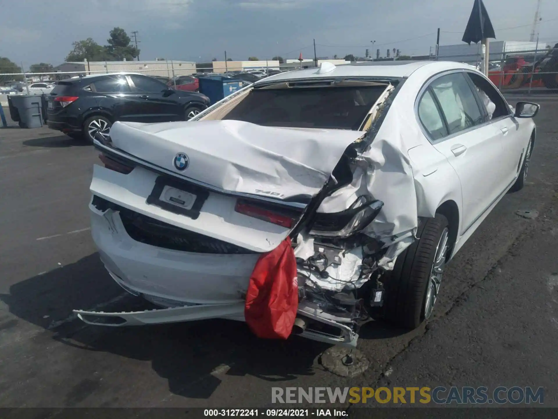 4 Photograph of a damaged car WBA7T2C00LGL17198 BMW 7 SERIES 2020