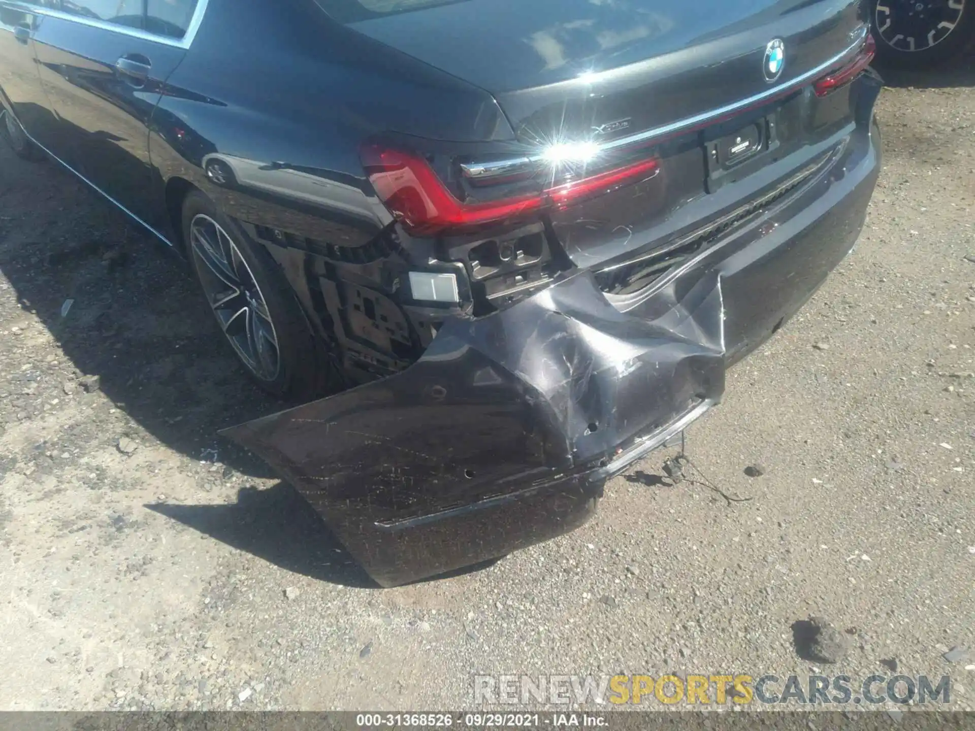 6 Photograph of a damaged car WBA7U2C05LGM27242 BMW 7 SERIES 2020