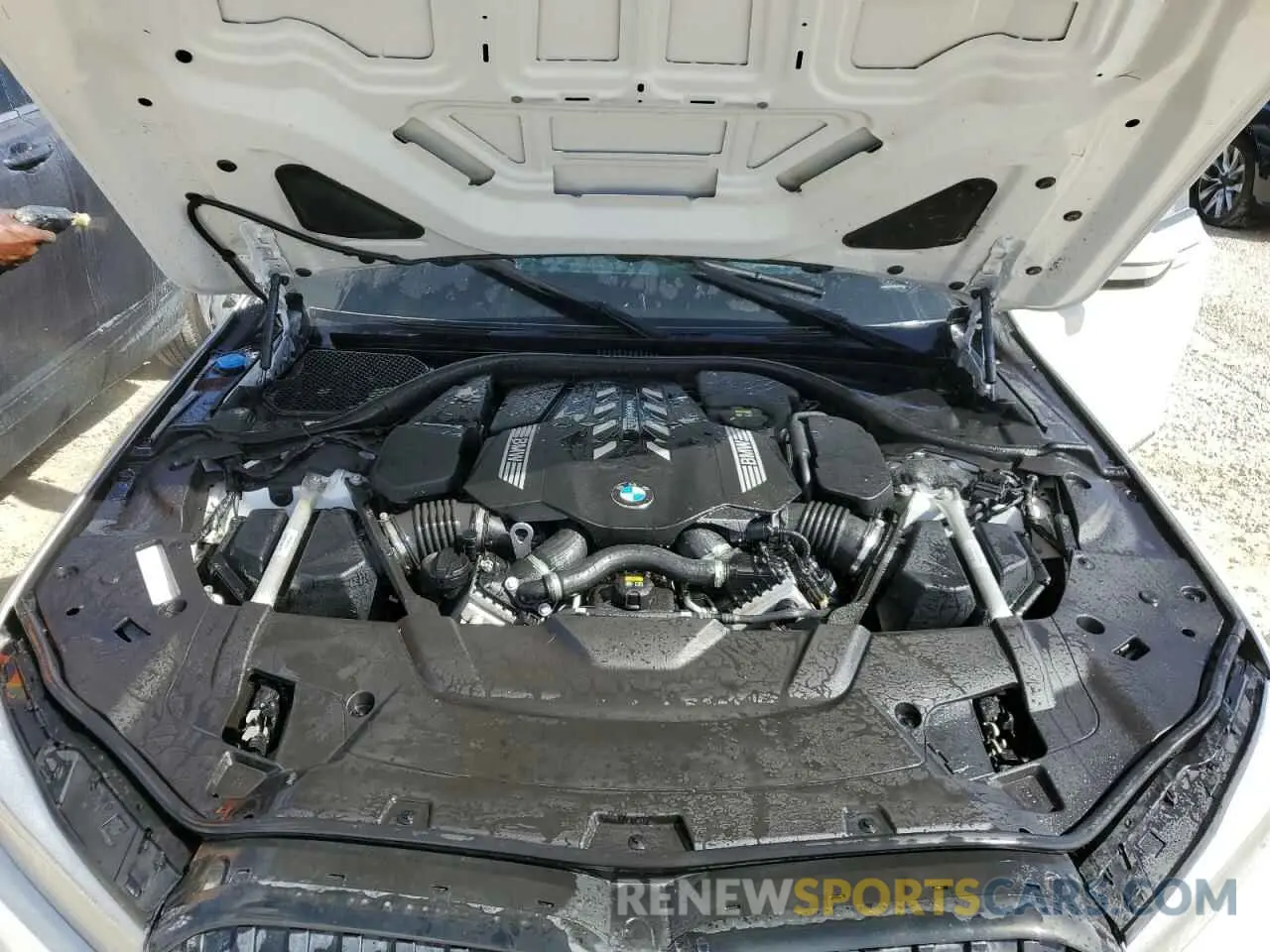 11 Photograph of a damaged car WBA7U2C04MCF45228 BMW 7 SERIES 2021