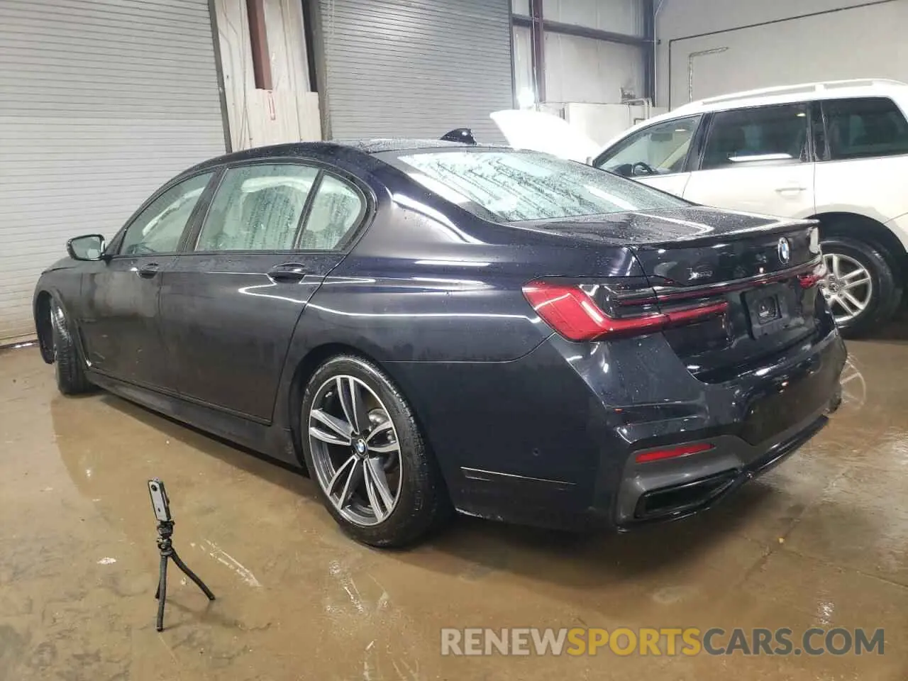 2 Photograph of a damaged car WBA7U2C08MCF39996 BMW 7 SERIES 2021
