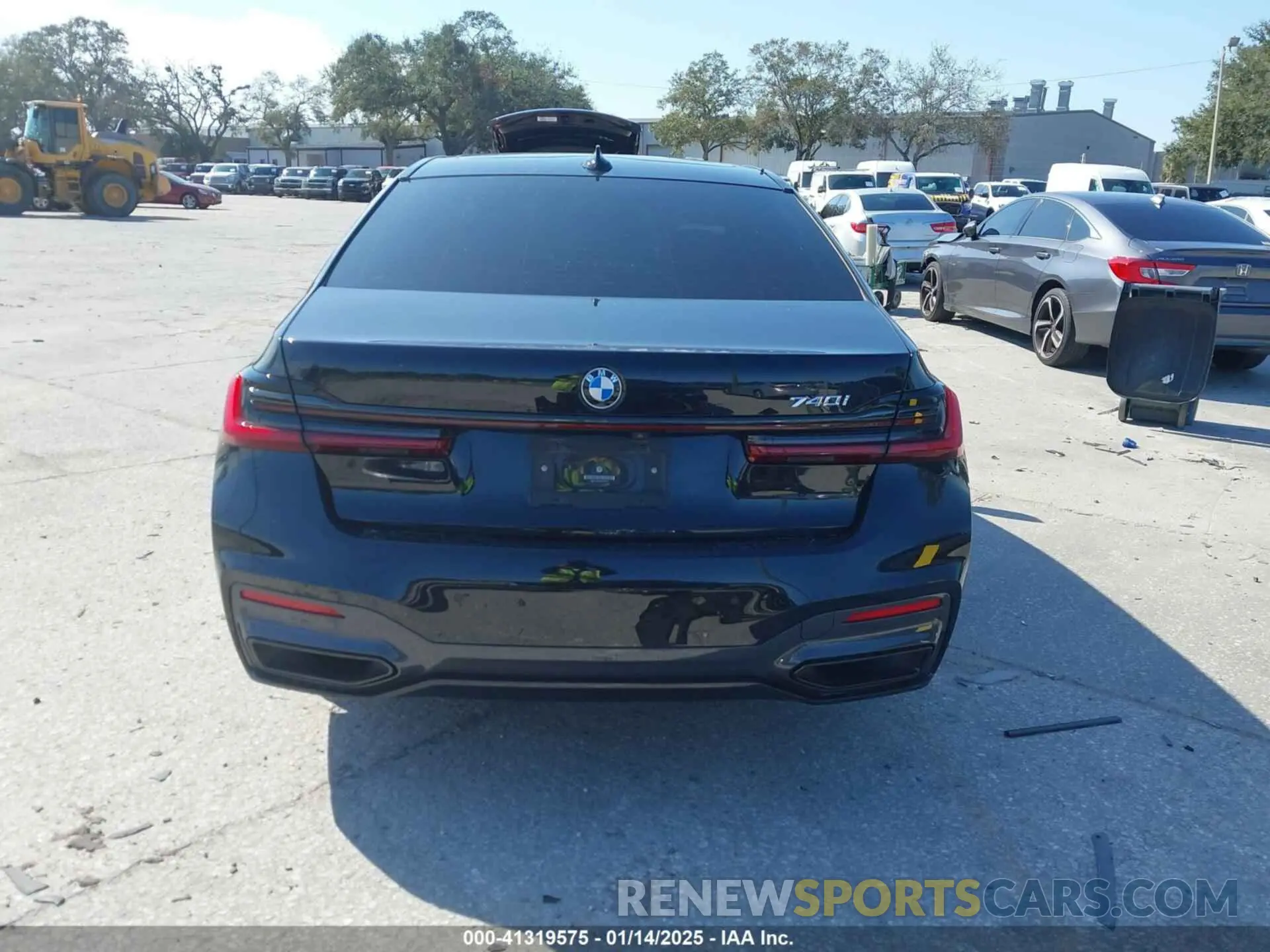 17 Photograph of a damaged car WBA7T2C04NCG89916 BMW 740 2022
