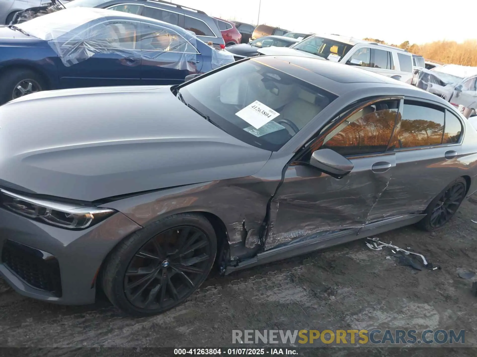 6 Photograph of a damaged car WBA7T2C05NCH26018 BMW 740 2022