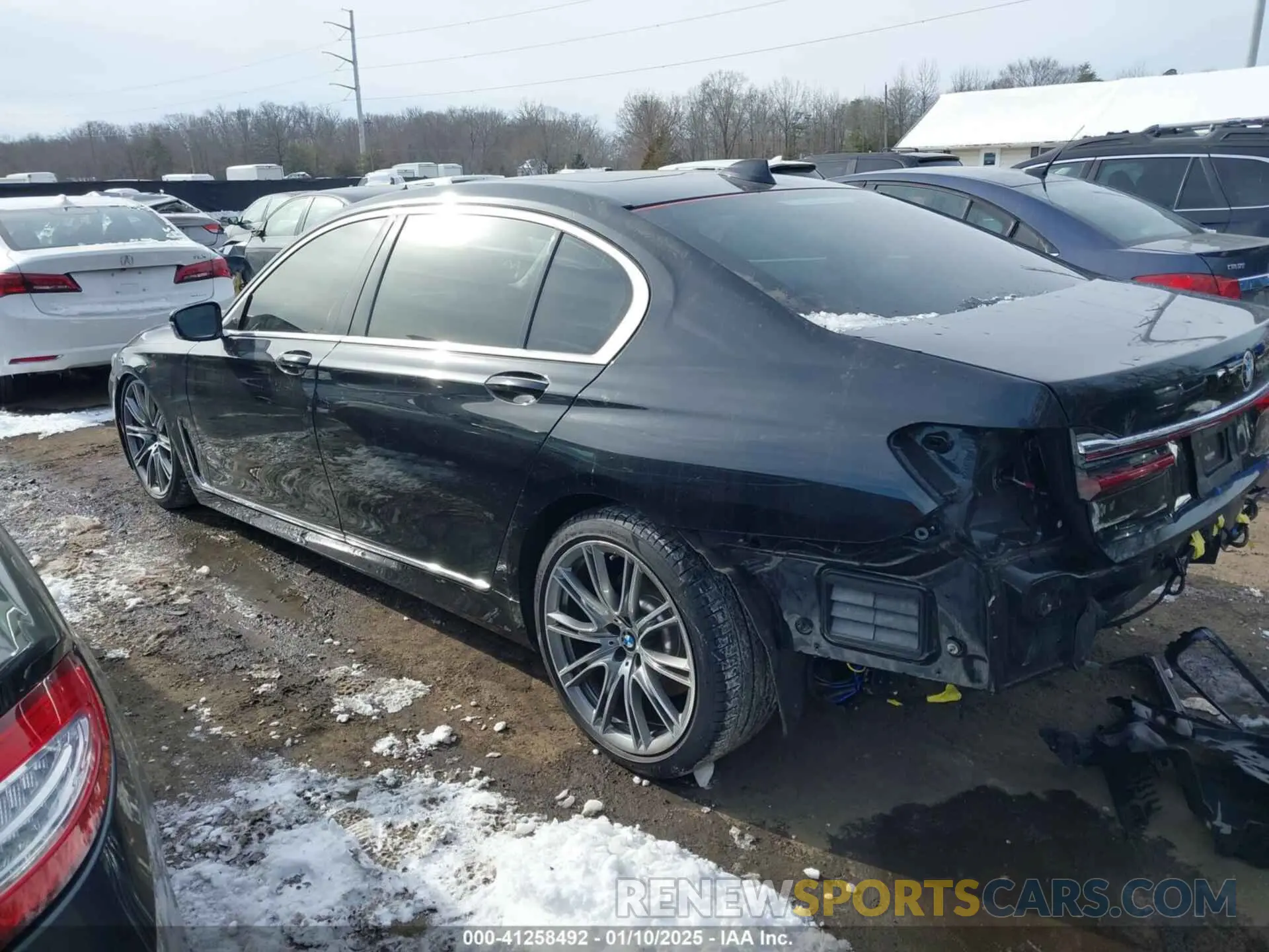 3 Photograph of a damaged car WBA7T2C07NCH77116 BMW 740 2022