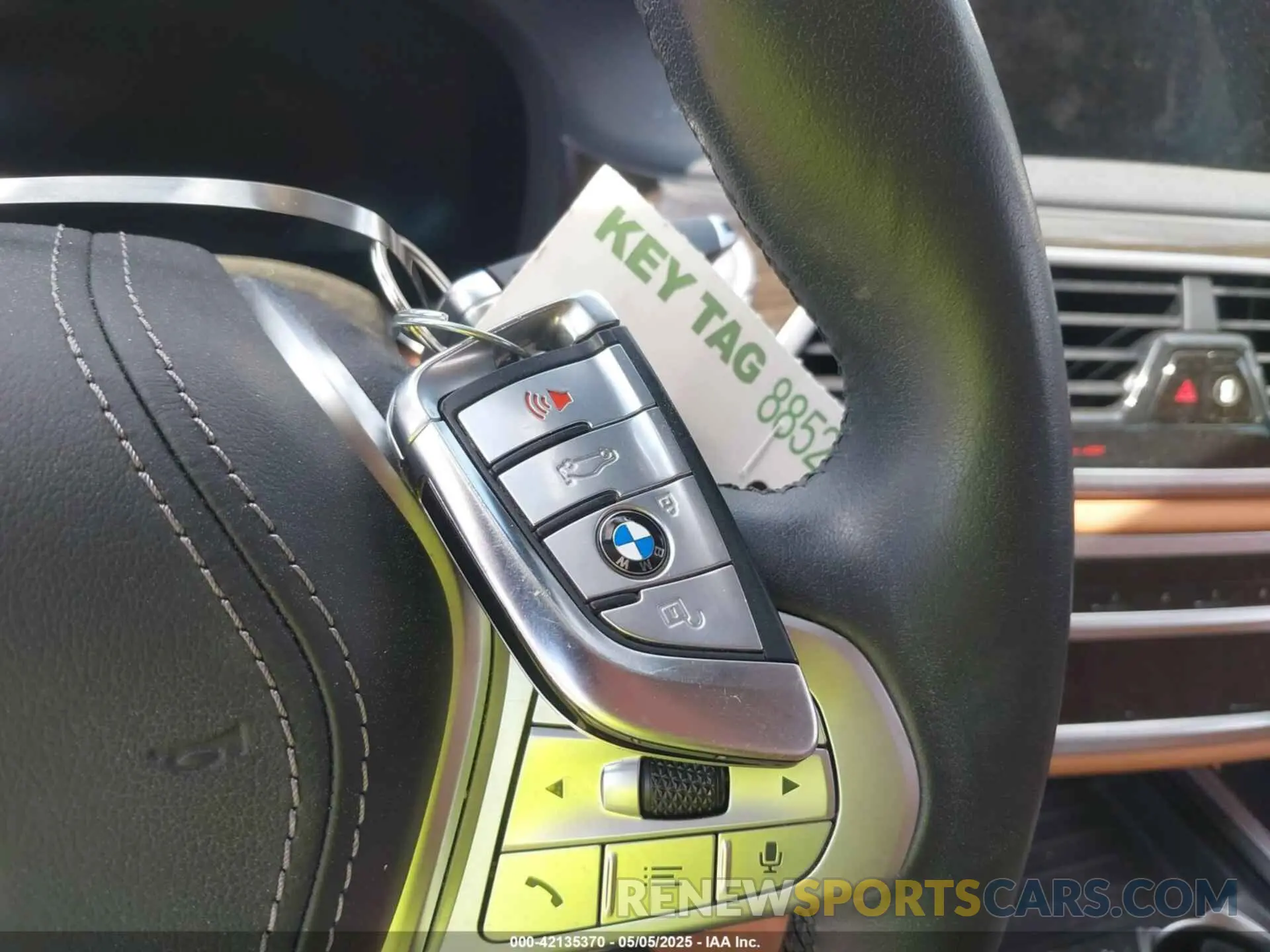 11 Photograph of a damaged car WBA7T2C08NCG88476 BMW 740 2022