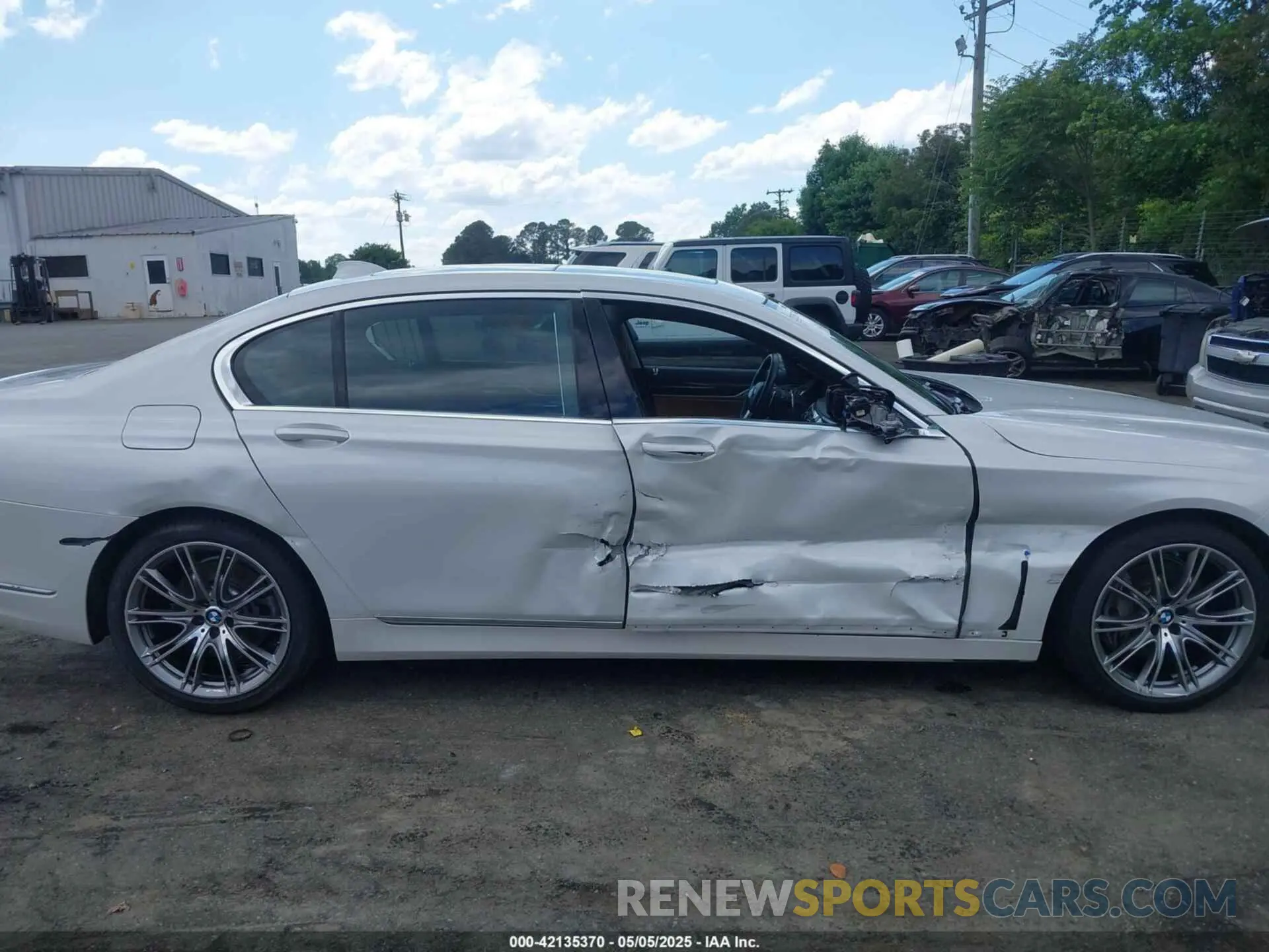 13 Photograph of a damaged car WBA7T2C08NCG88476 BMW 740 2022