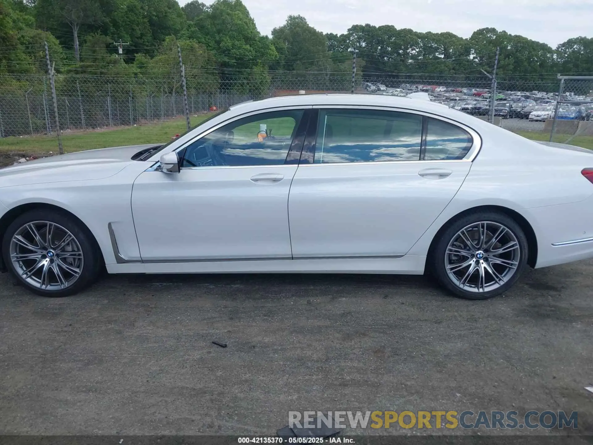 14 Photograph of a damaged car WBA7T2C08NCG88476 BMW 740 2022