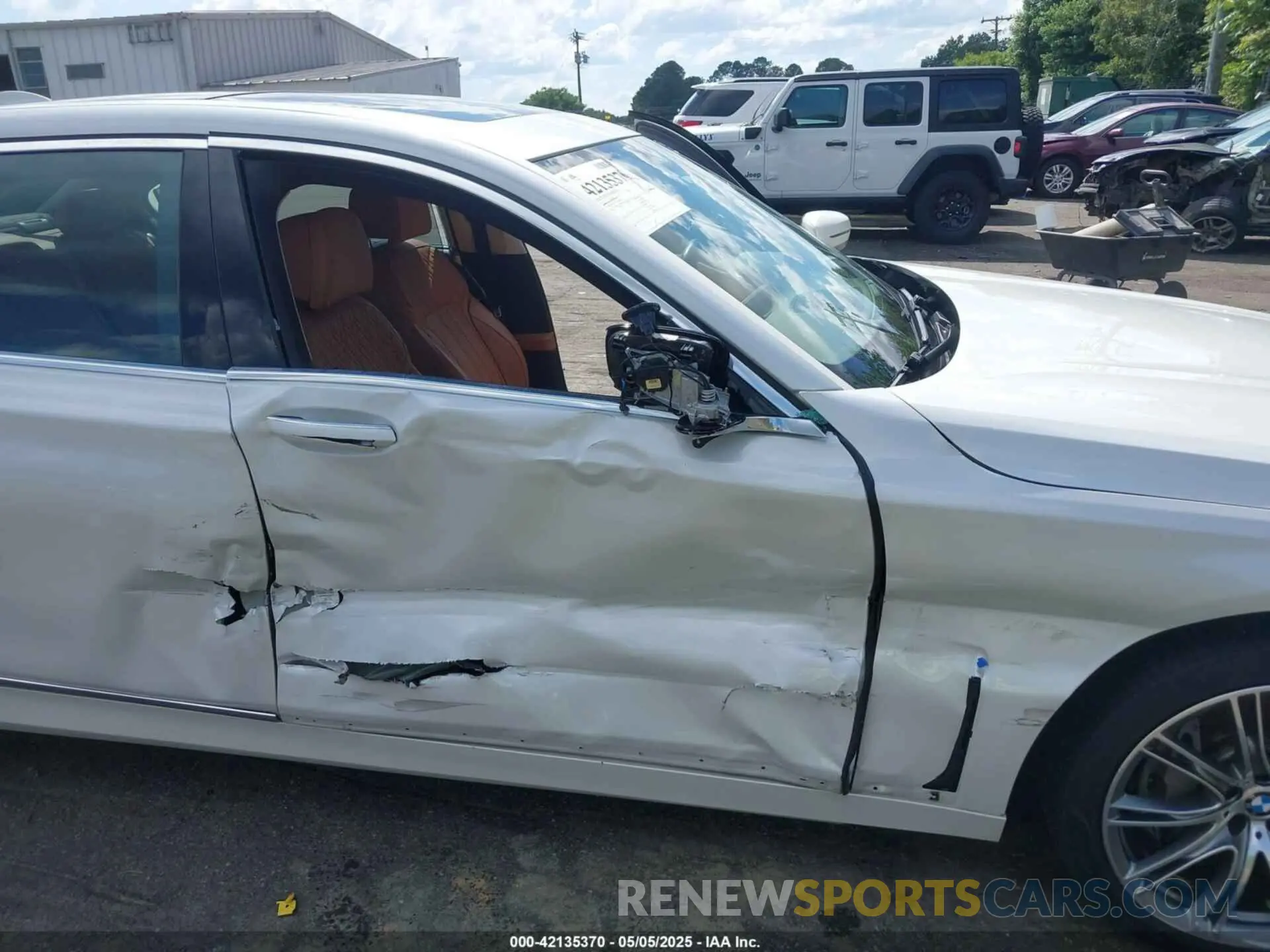 6 Photograph of a damaged car WBA7T2C08NCG88476 BMW 740 2022