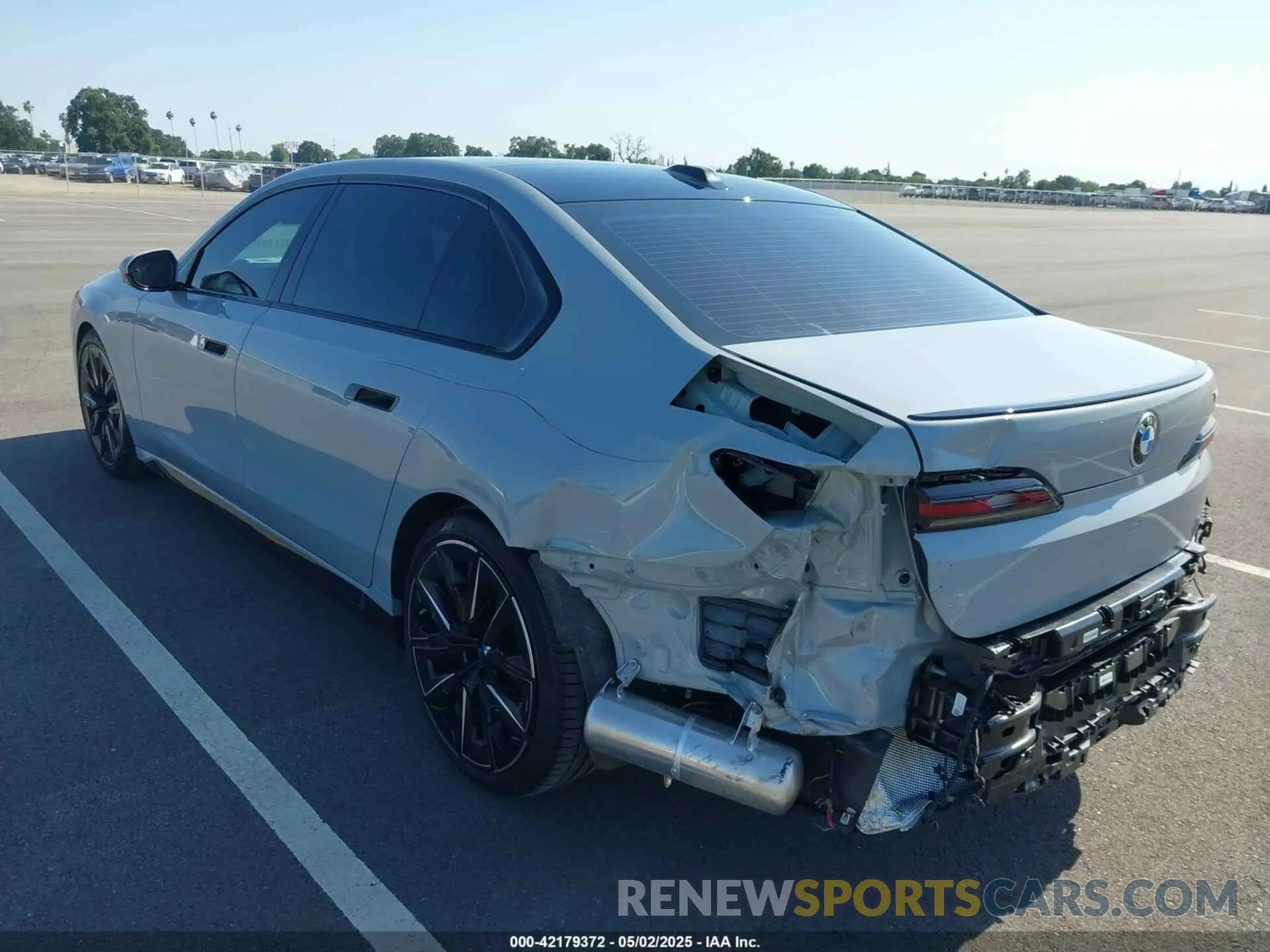 3 Photograph of a damaged car WBA23EH01PCM45774 BMW 740 2023