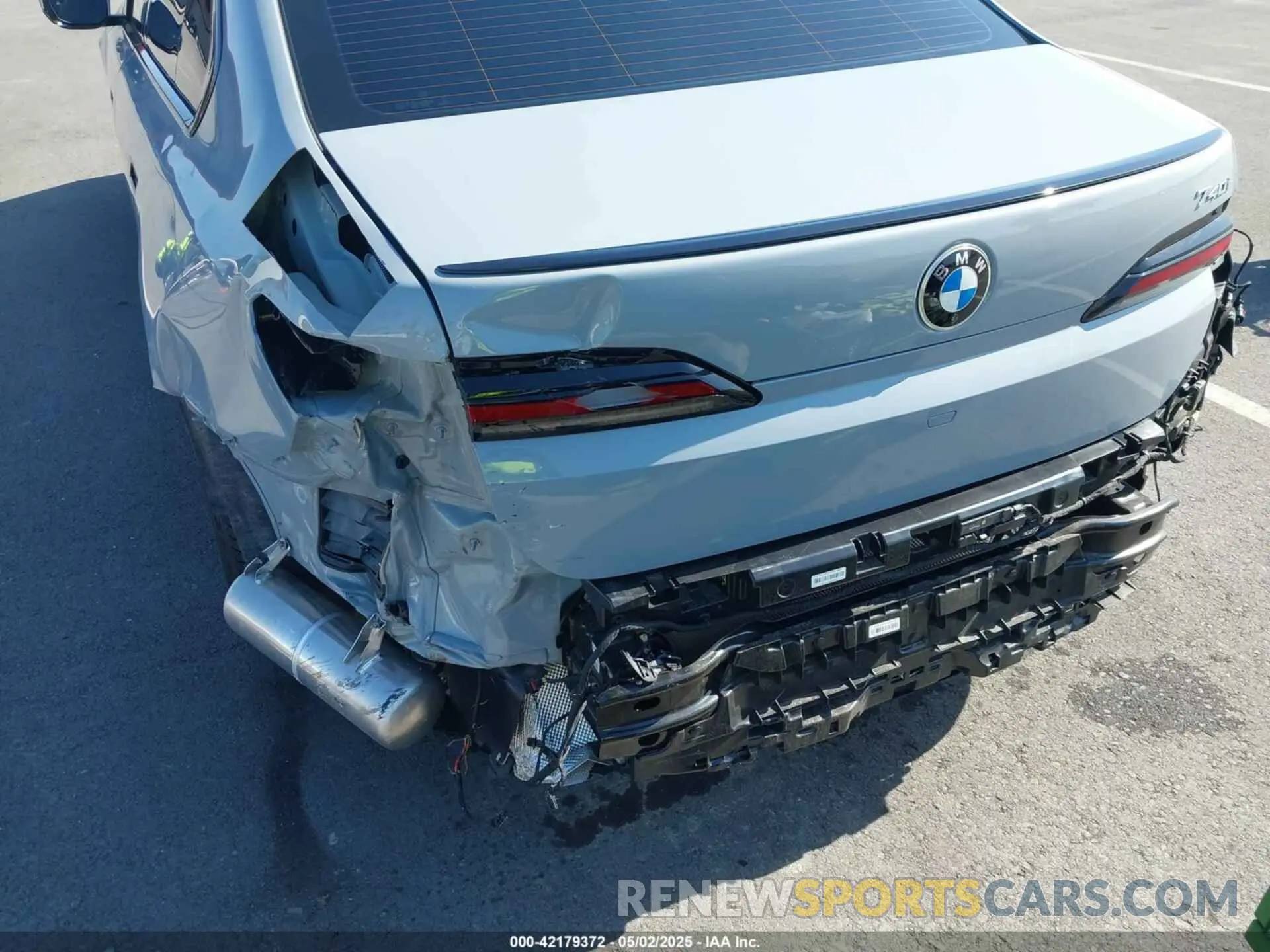 6 Photograph of a damaged car WBA23EH01PCM45774 BMW 740 2023