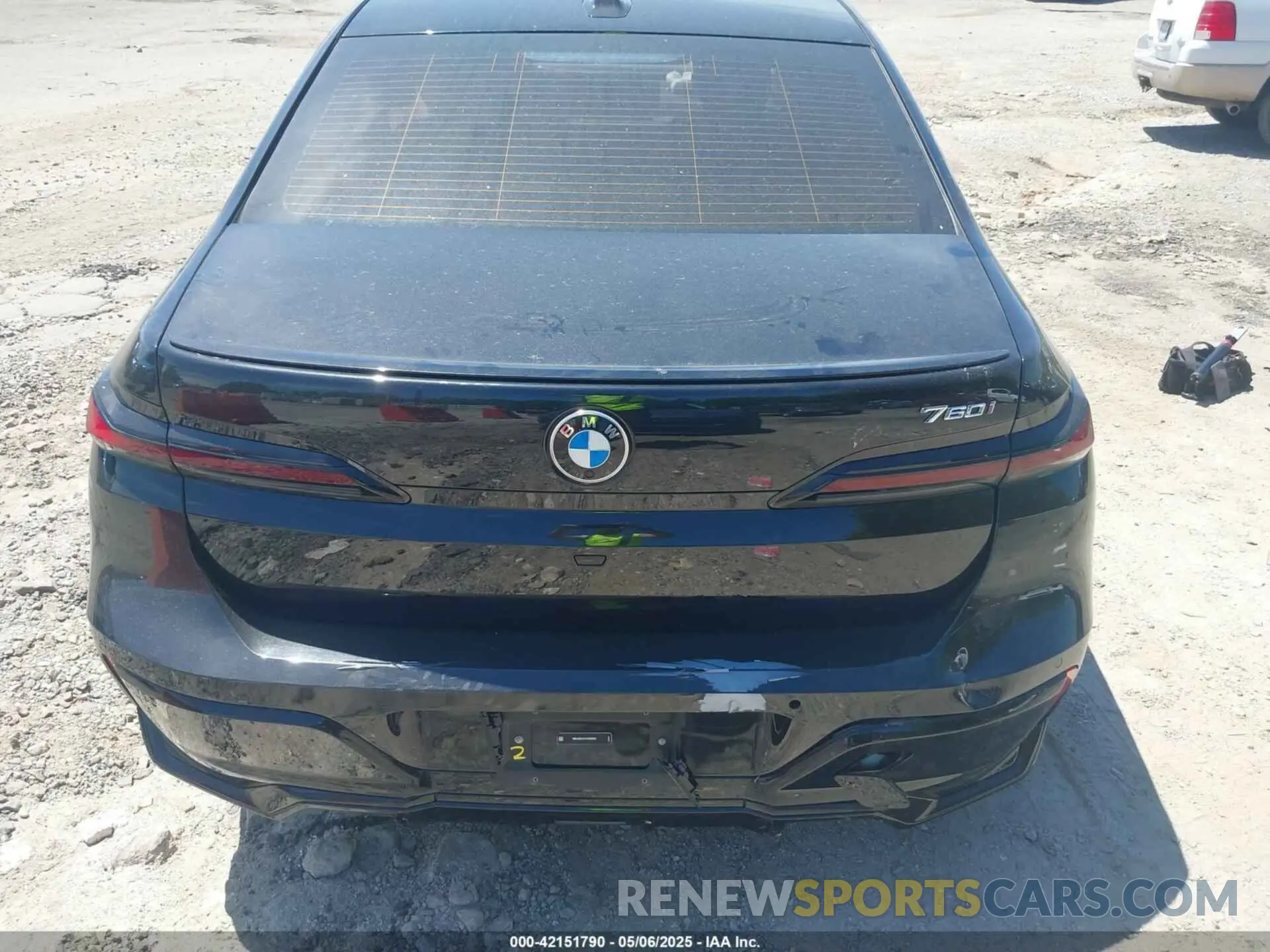 16 Photograph of a damaged car WBA23EH01PCN58267 BMW 740 2023