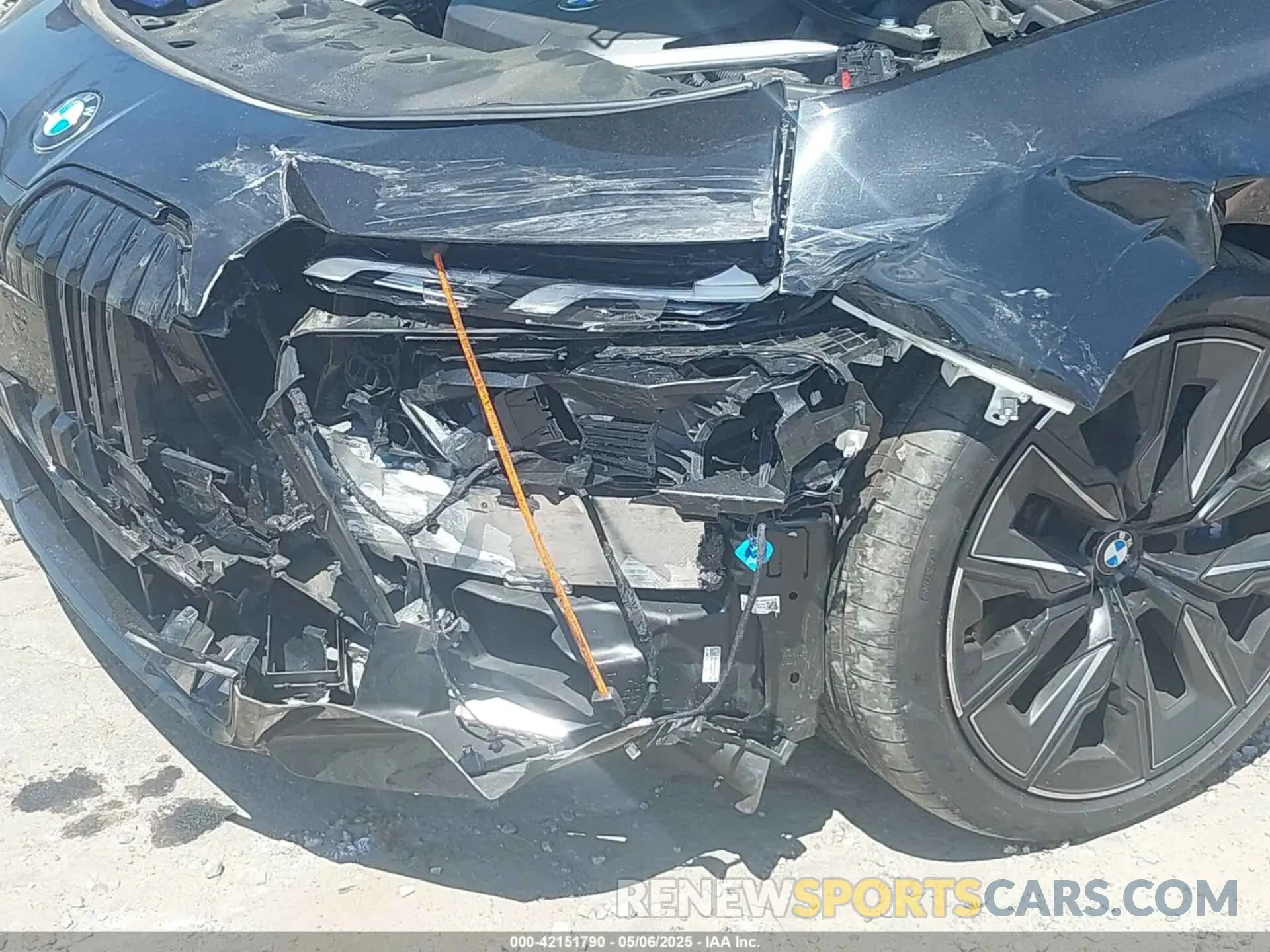 6 Photograph of a damaged car WBA23EH01PCN58267 BMW 740 2023
