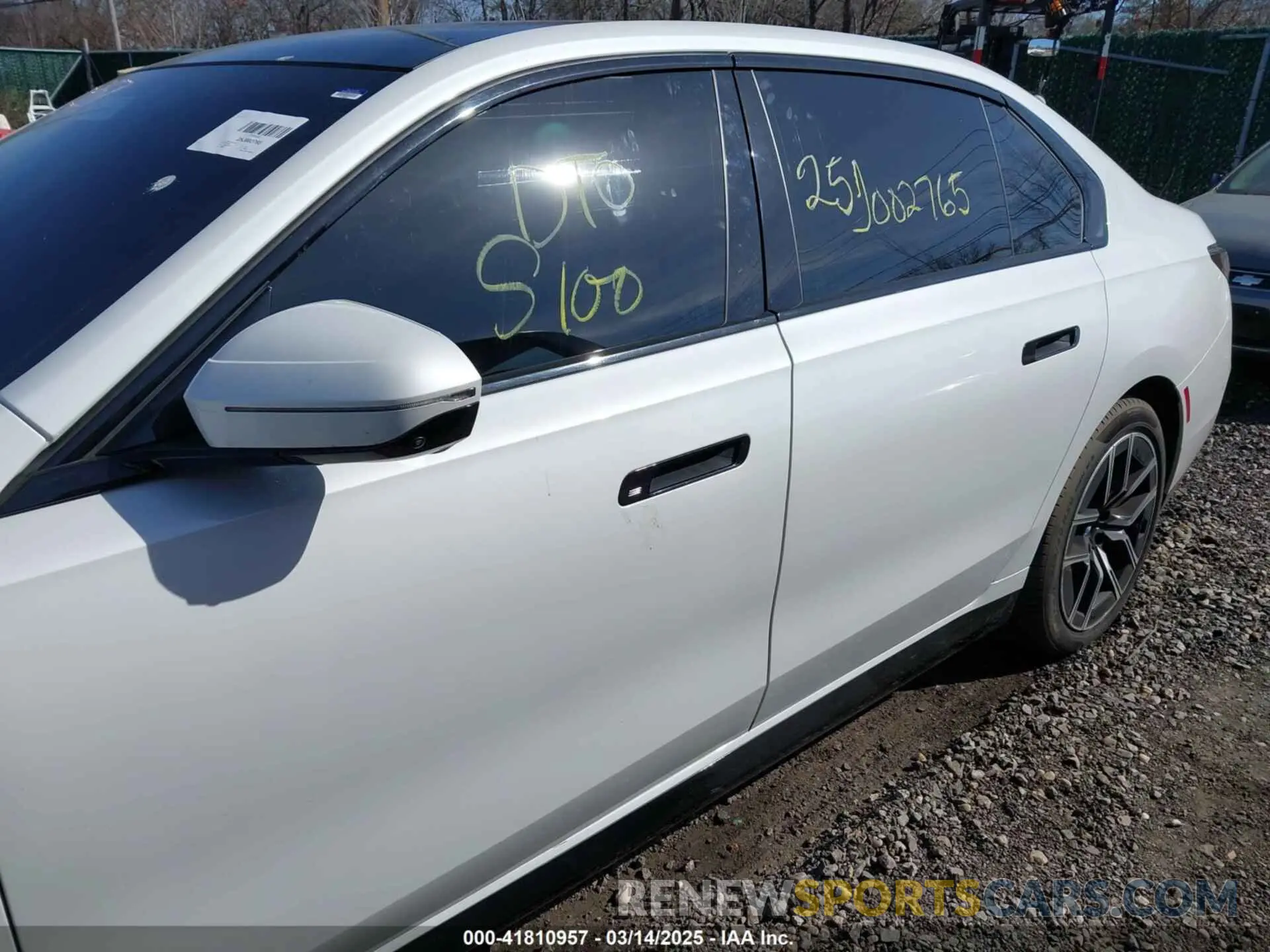 6 Photograph of a damaged car WBA23EH08PCM45772 BMW 740 2023