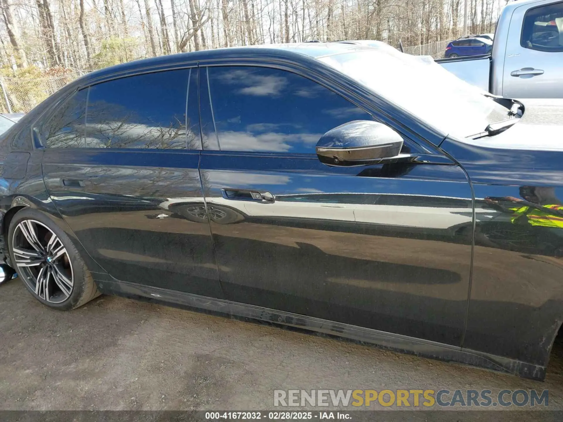 14 Photograph of a damaged car WBA23EH0XPCM66798 BMW 740 2023