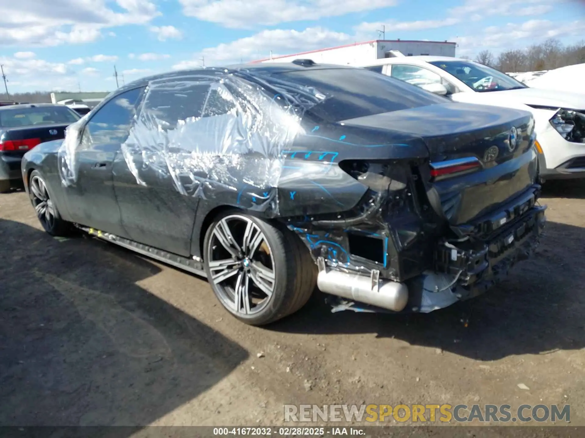 3 Photograph of a damaged car WBA23EH0XPCM66798 BMW 740 2023