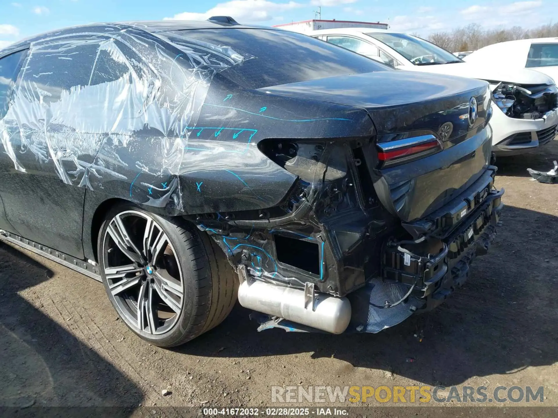6 Photograph of a damaged car WBA23EH0XPCM66798 BMW 740 2023