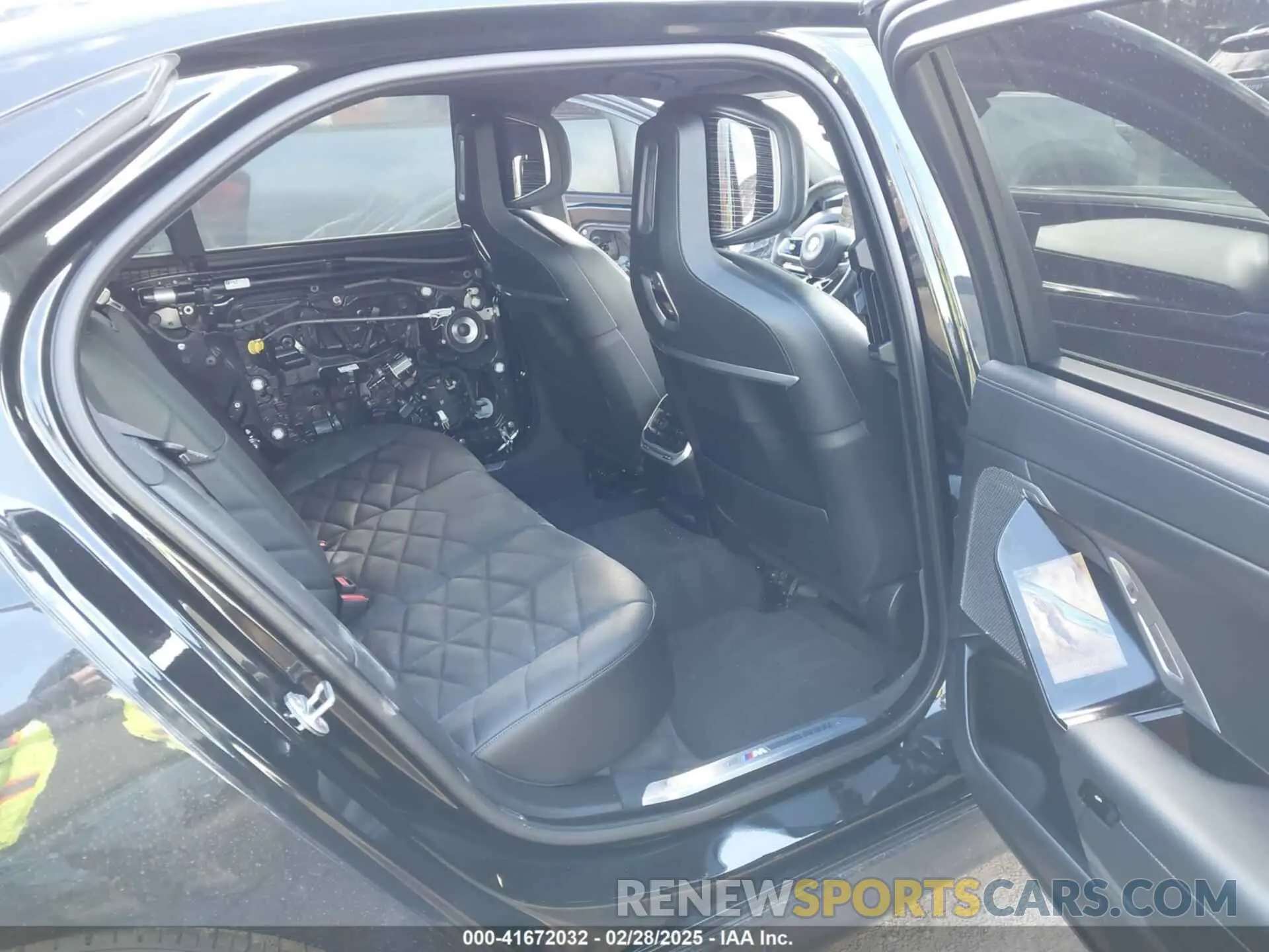 8 Photograph of a damaged car WBA23EH0XPCM66798 BMW 740 2023