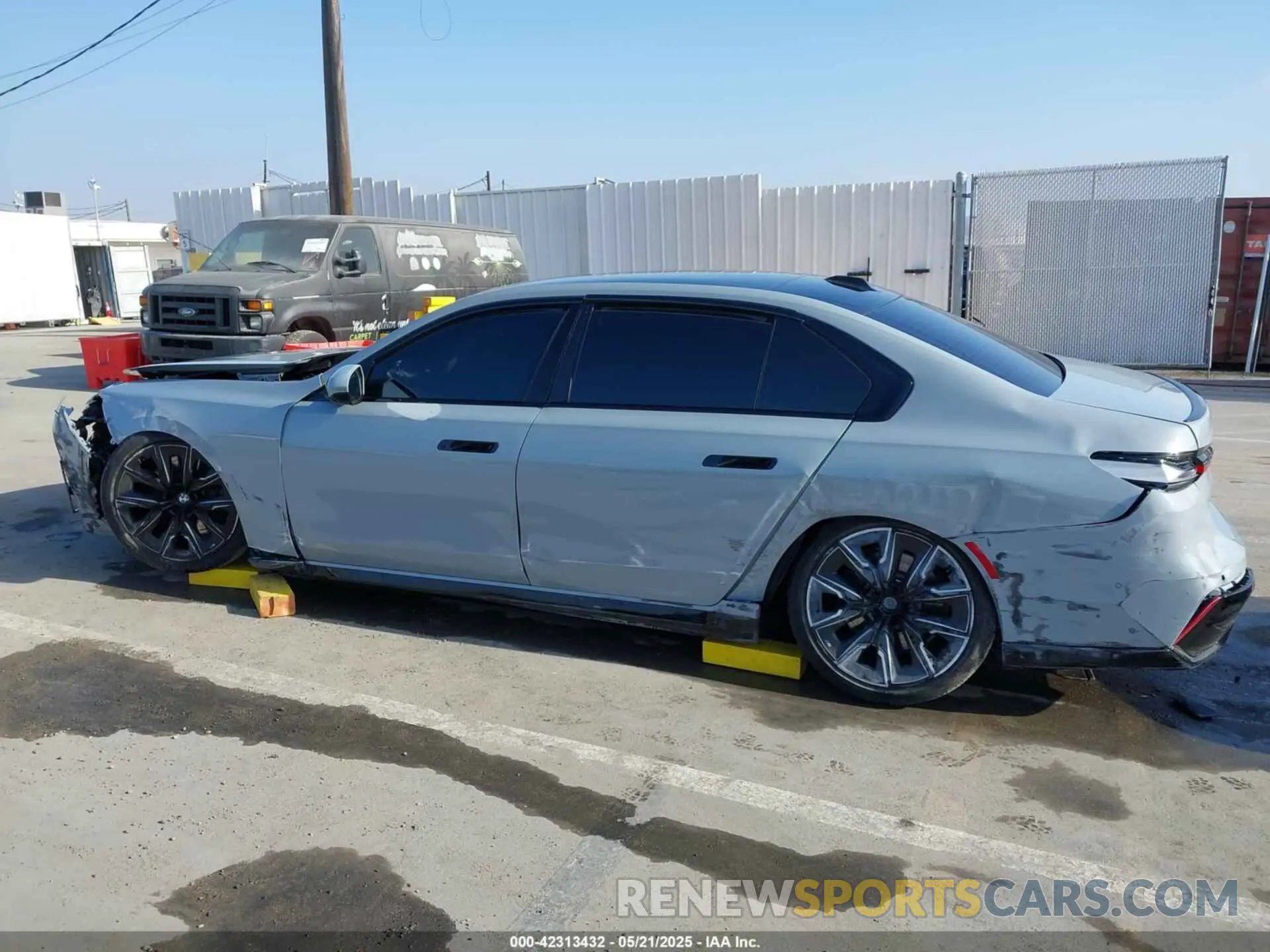 13 Photograph of a damaged car WBA23EH05SCU56625 BMW 740 2025