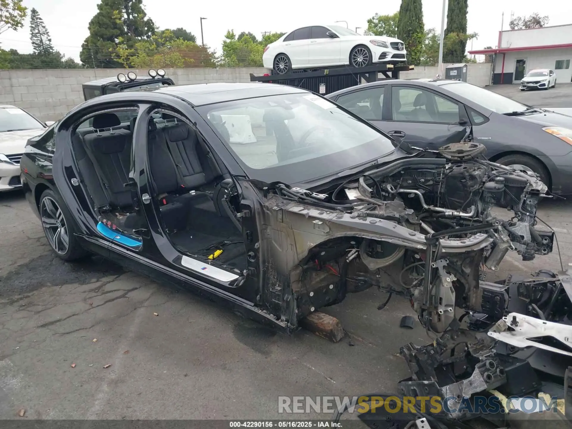 1 Photograph of a damaged car WBA7E2C50KB454417 BMW 740I 2019